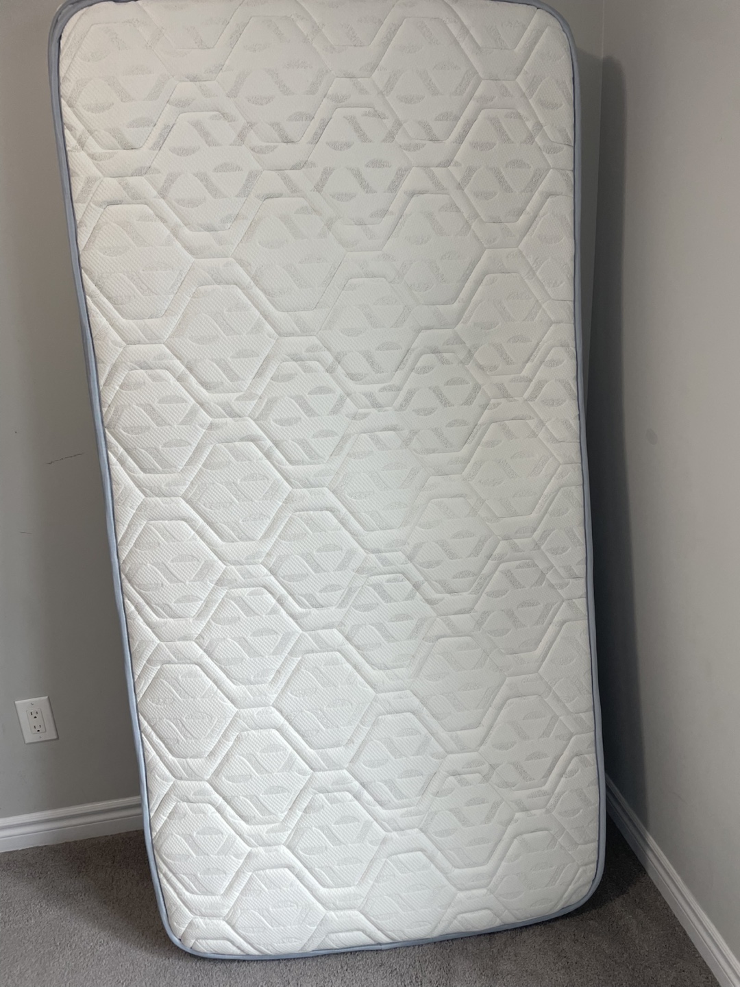 (Urgent)Single spring Mattress free