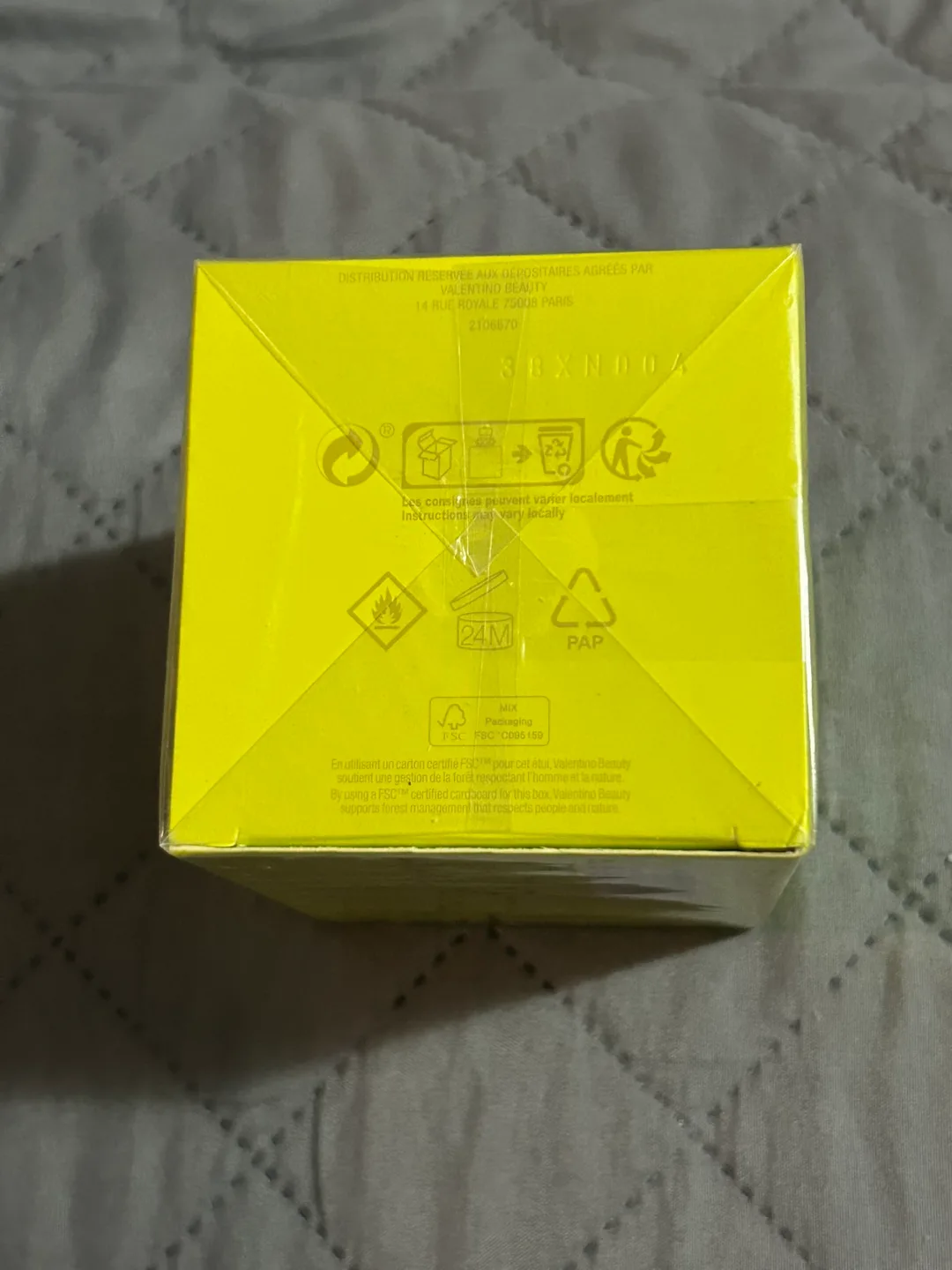 Valentino Donna Born in Roma Yellow Dream Eau de Parfum image indicator(3)