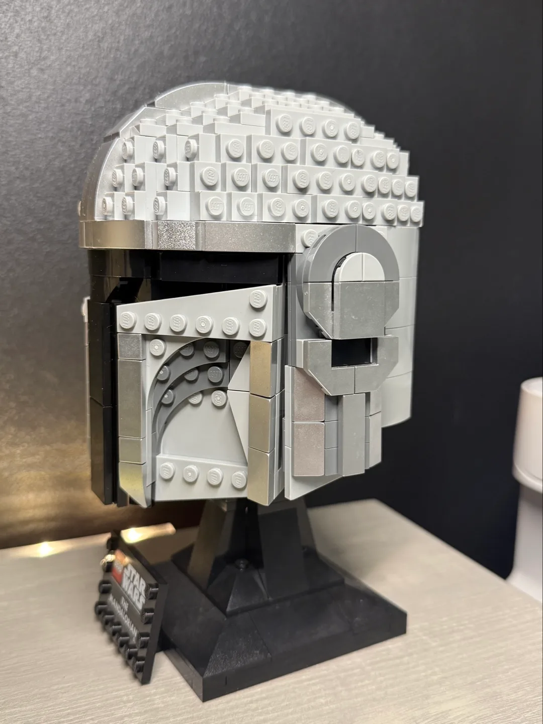 LEGO Star Wars The Mandalorian Helmet 75328 image indicator(2)