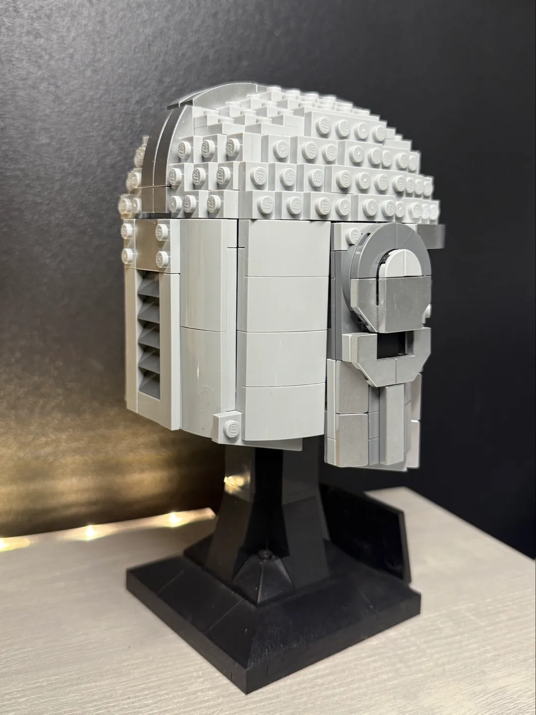 LEGO Star Wars The Mandalorian Helmet 75328 image indicator(3)