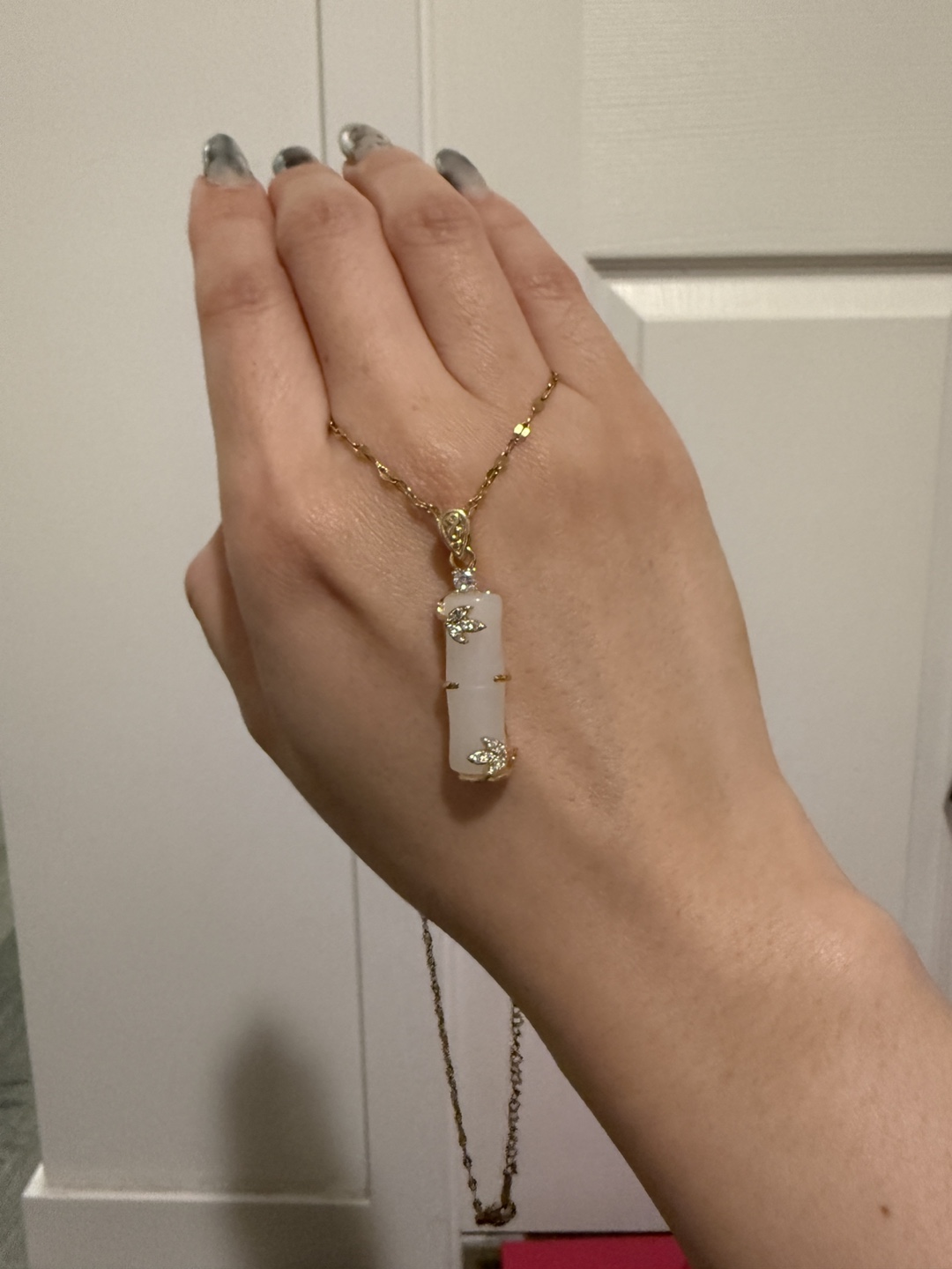 Elegant Gold Chain Necklace with White Jade Pendant - photo 2