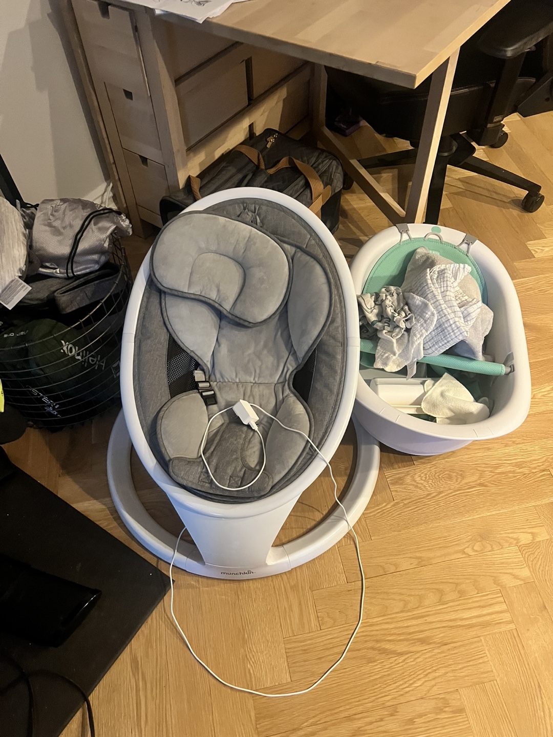 Munchkin Baby Swing/Infant Rocker