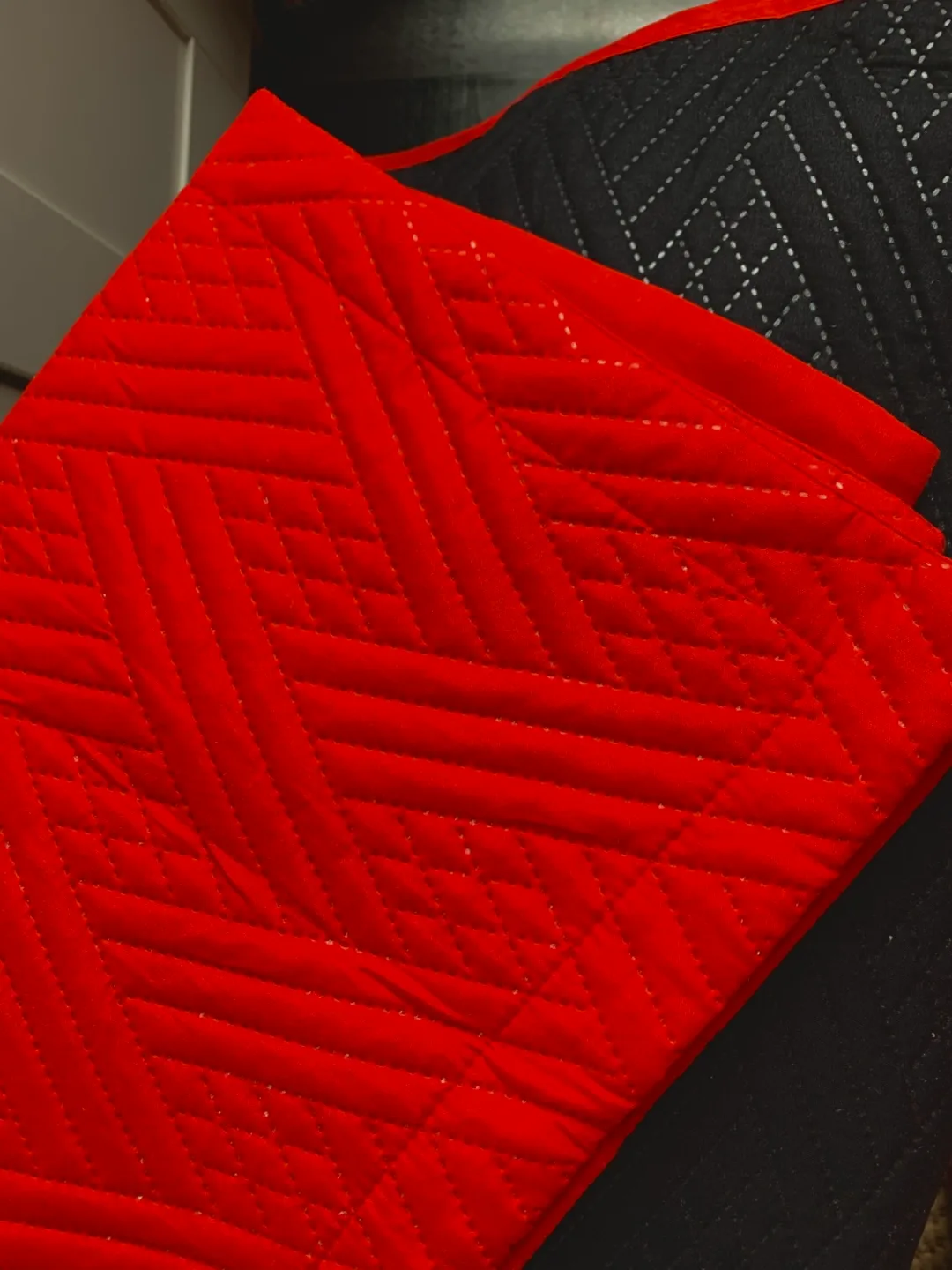 2pc Reversible Twin Quilt Set image indicator(2)