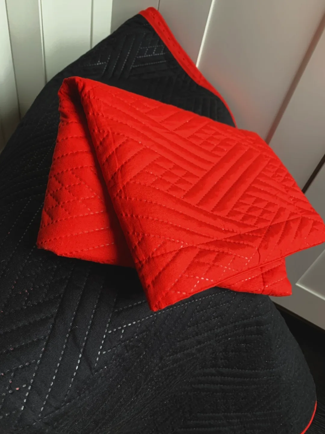 2pc Reversible Twin Quilt Set thumbnail