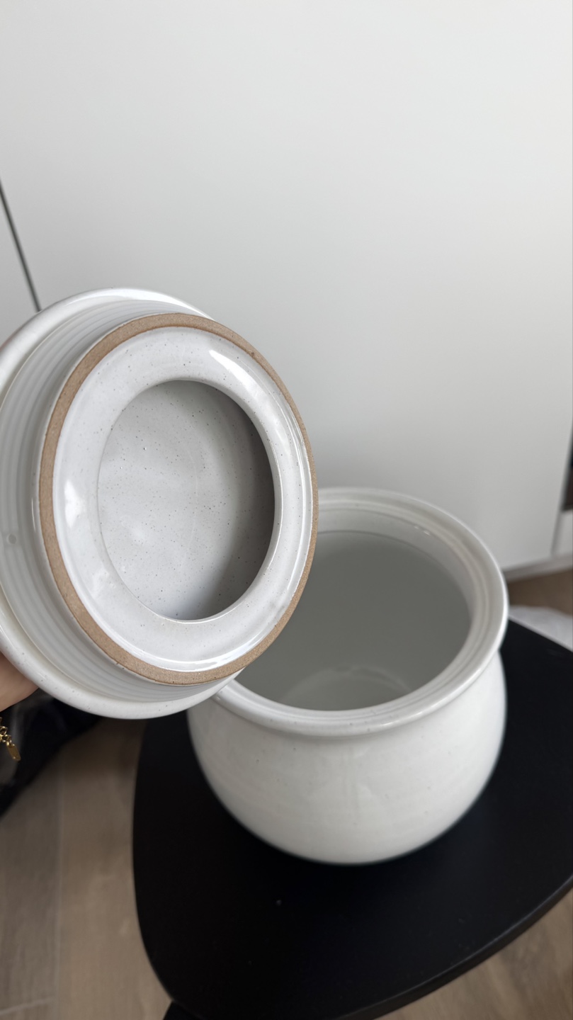 White ceramic canister with lid - photo 2