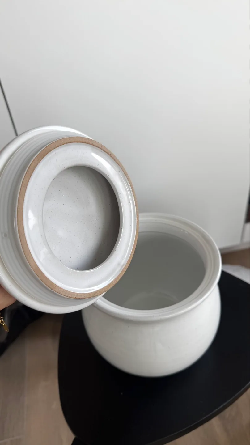 White ceramic canister with lid image indicator(2)