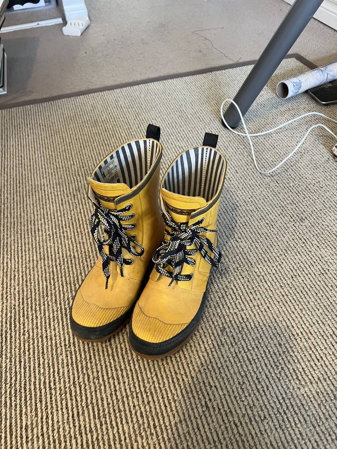 Yellow WindRiver Lace-Up Rain Boots (SIZE 7W)
