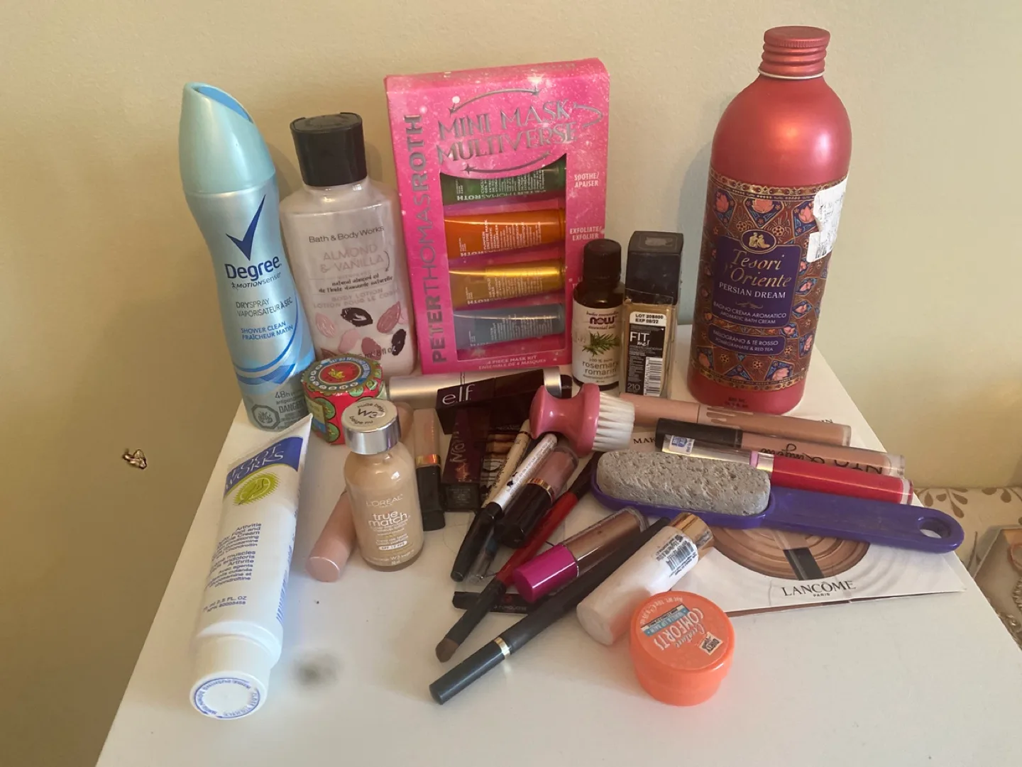 Makeup and Bath Product Bundle thumbnail