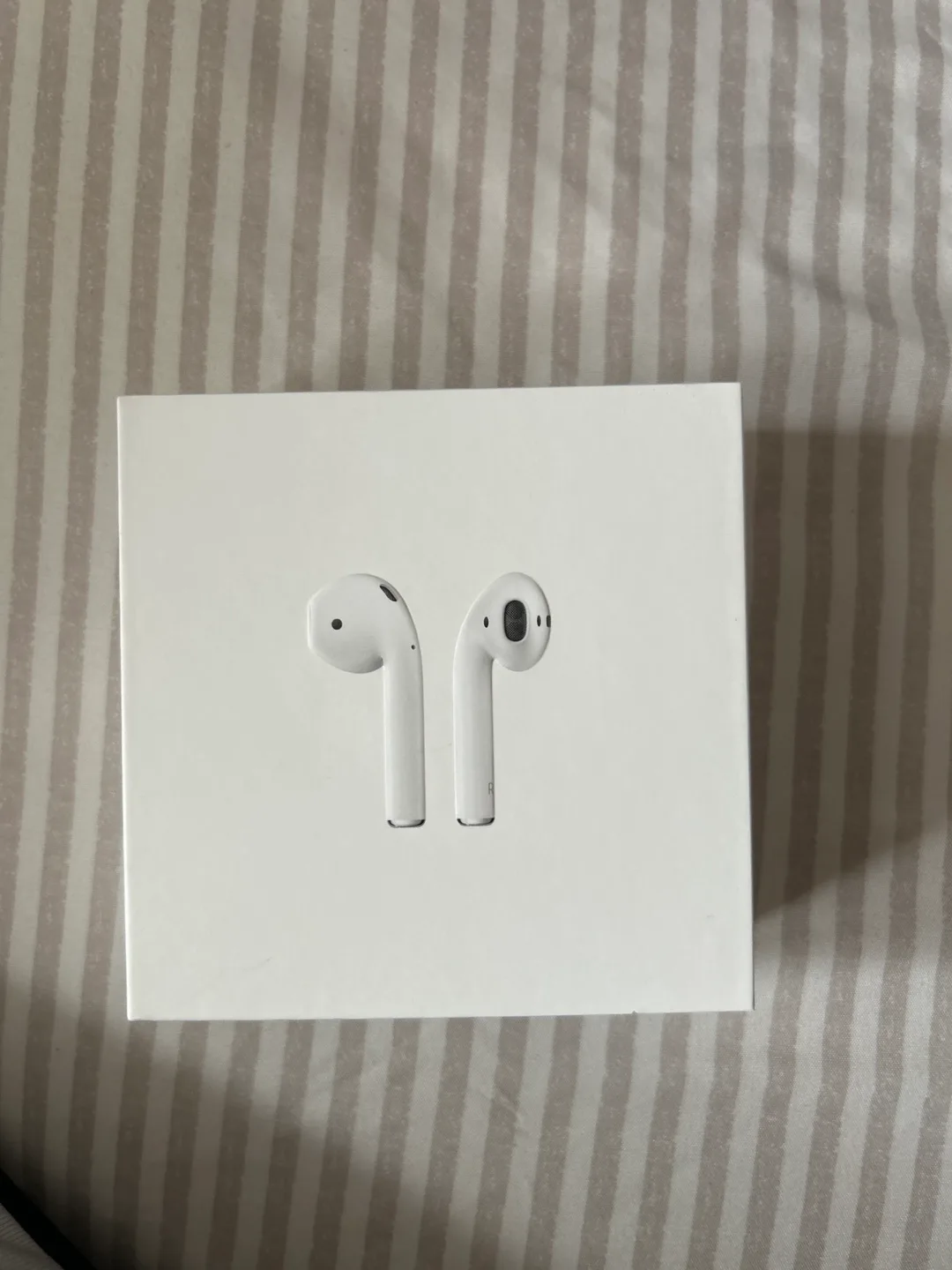 New Apple AirPods with Charging Case thumbnail