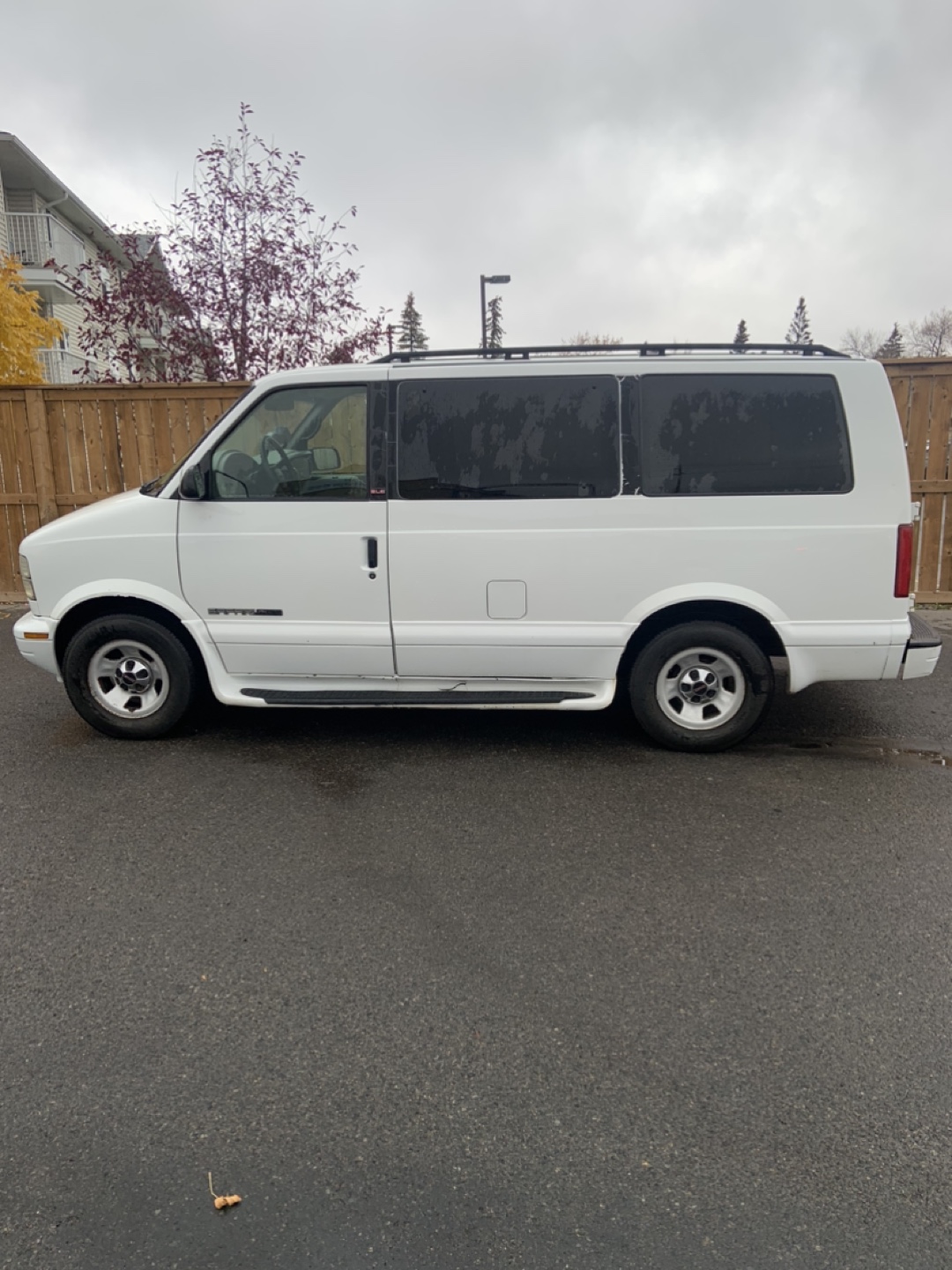 GMC Safari Van - White - photo 4