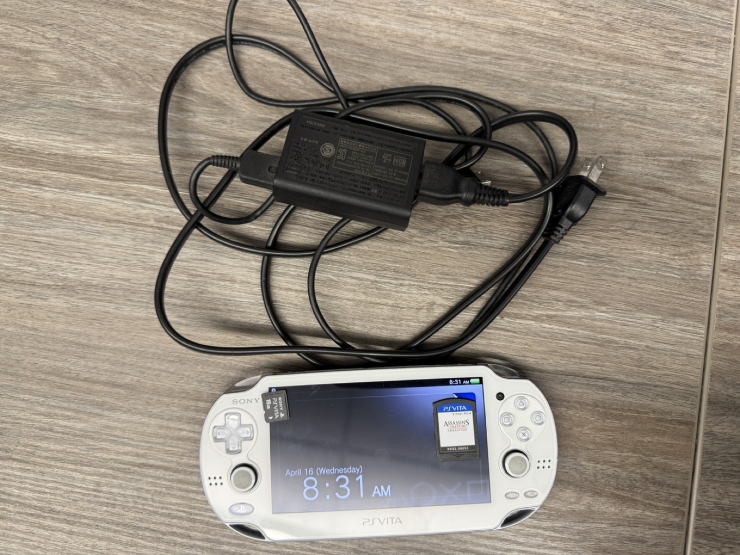 Sony Playstation Vita Slim White + Charger