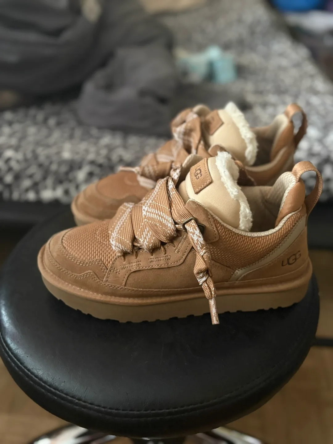 UGGs Lowmel image indicator(3)