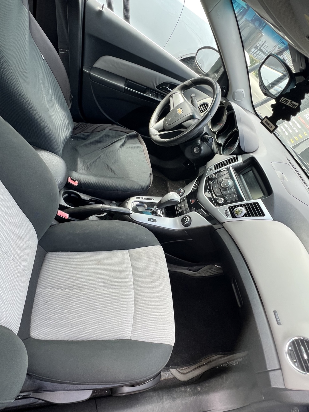2011 Chevrolet Cruze - Used Car - photo 3