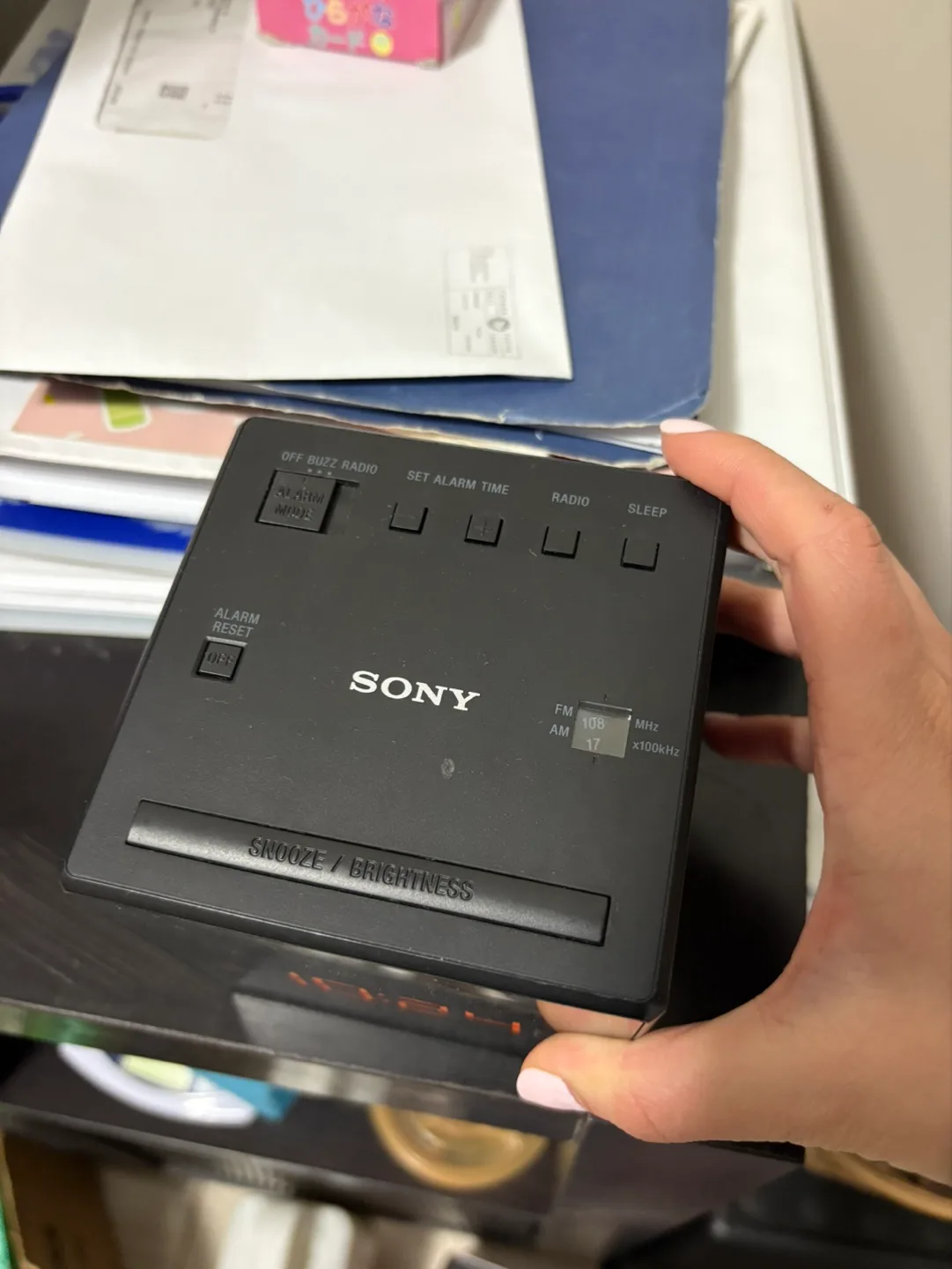 Sony ICF-C1 Digital Clock Radio image indicator(2)