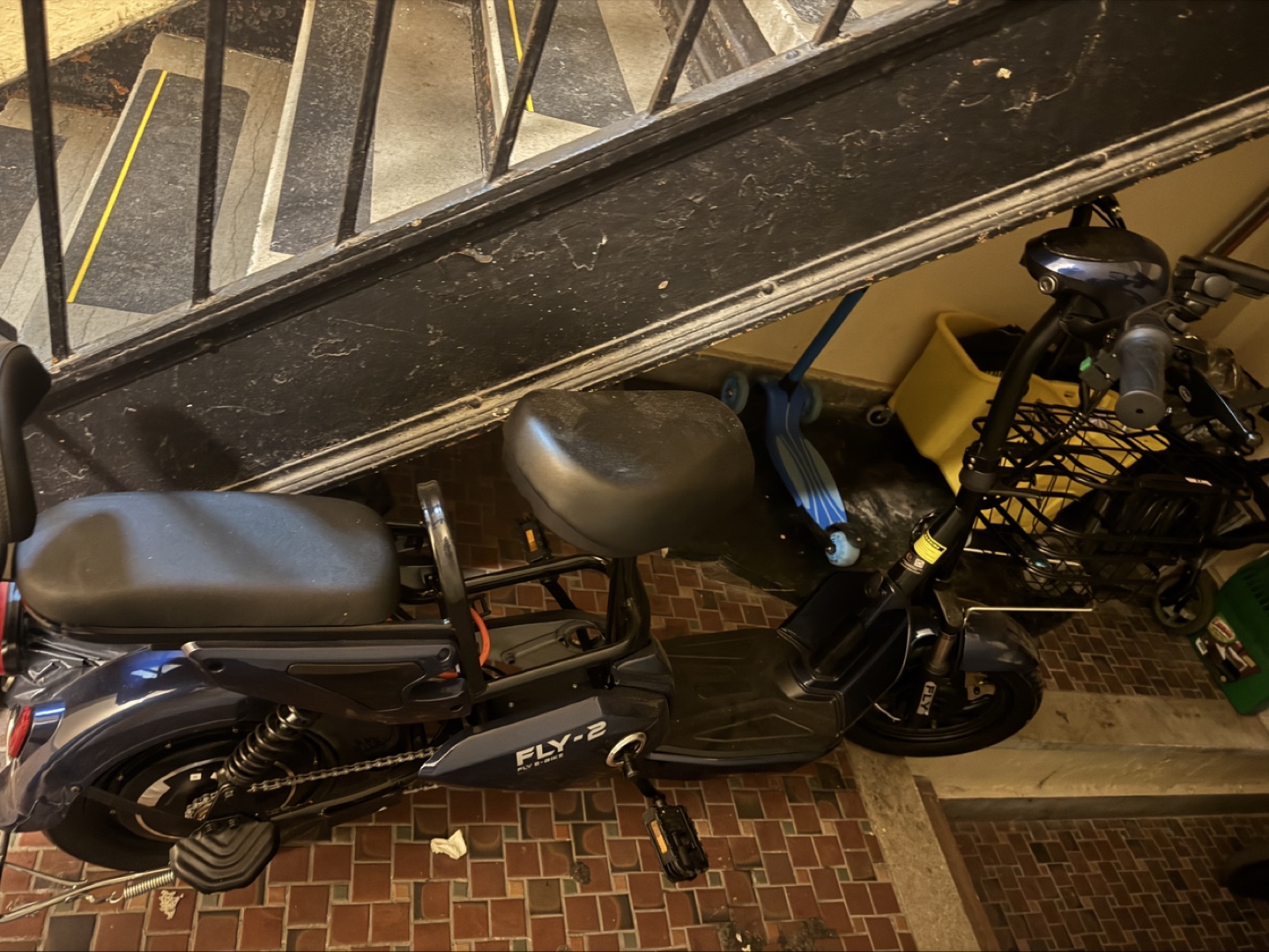 FLY-2 Electric Scooter