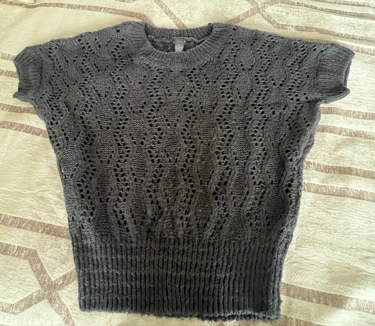 Two Women's Dex Knitted Short-Sleeved Sweaters image indicator(5)