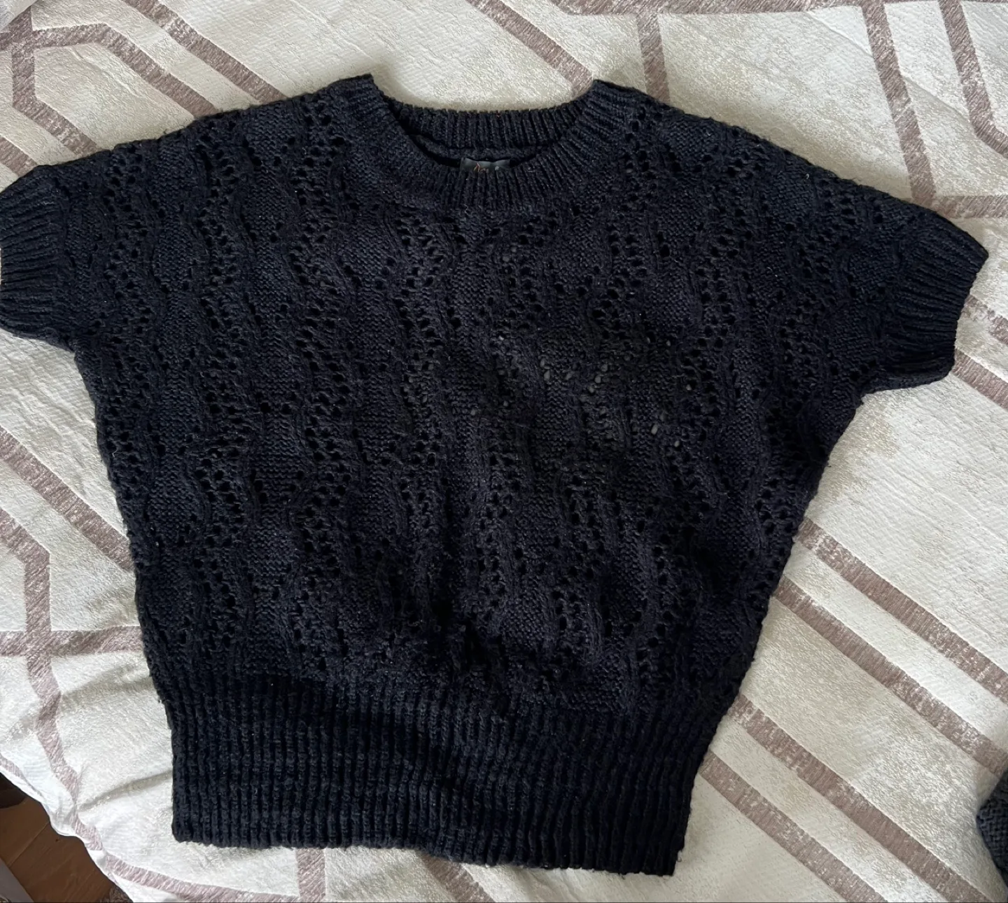 Two Women's Dex Knitted Short-Sleeved Sweaters image indicator(6)