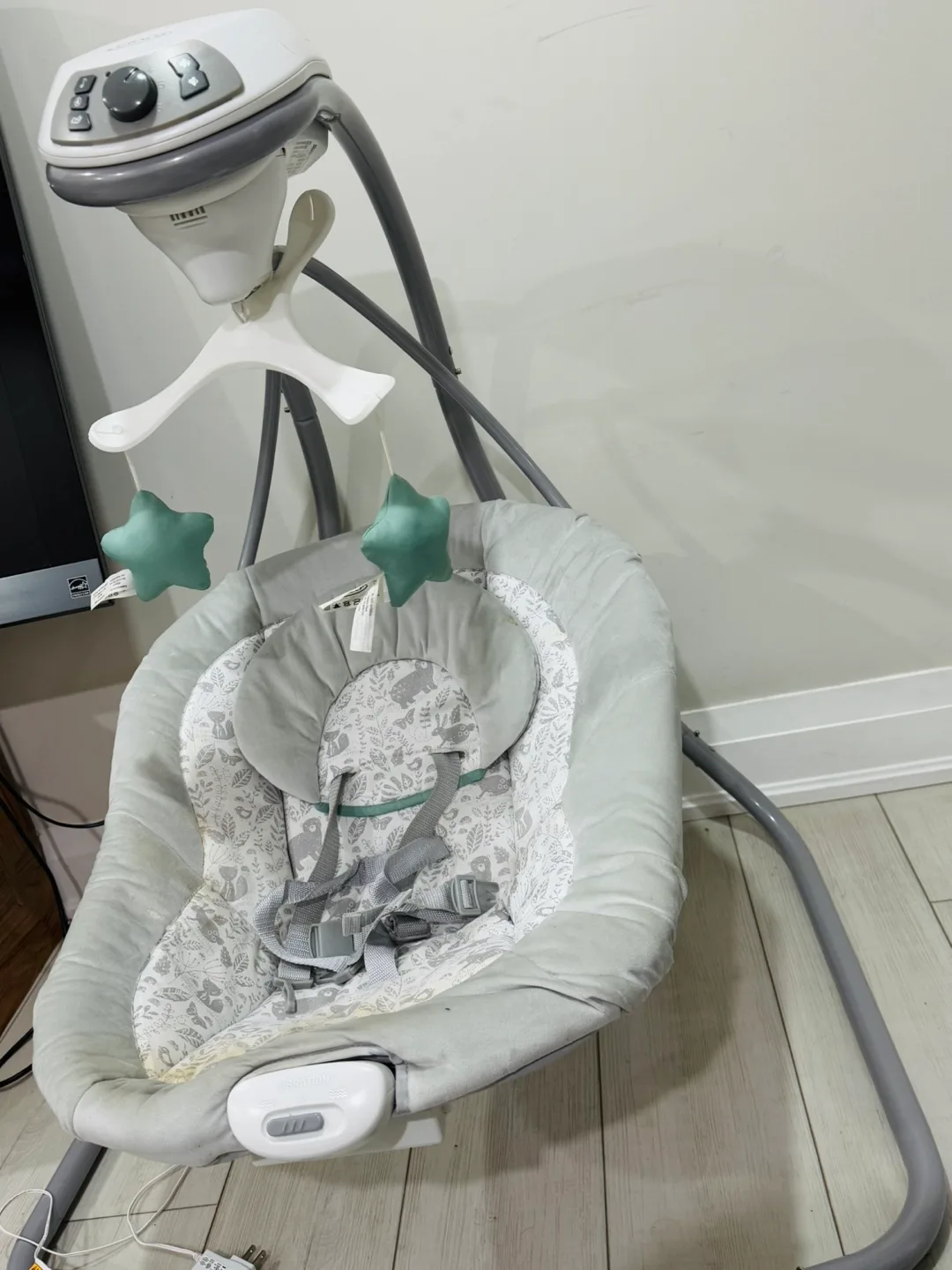 Graco Baby Swing - Gently Used image indicator(3)