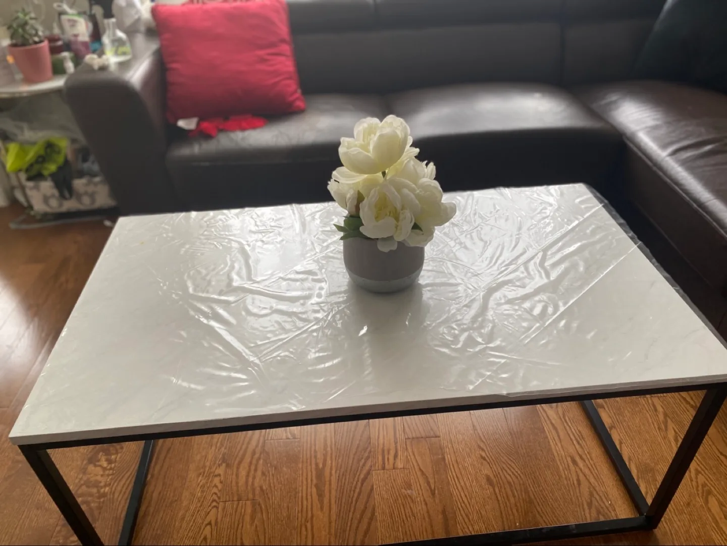 White Marble like Coffee Table with Black Metal Frame image indicator(3)