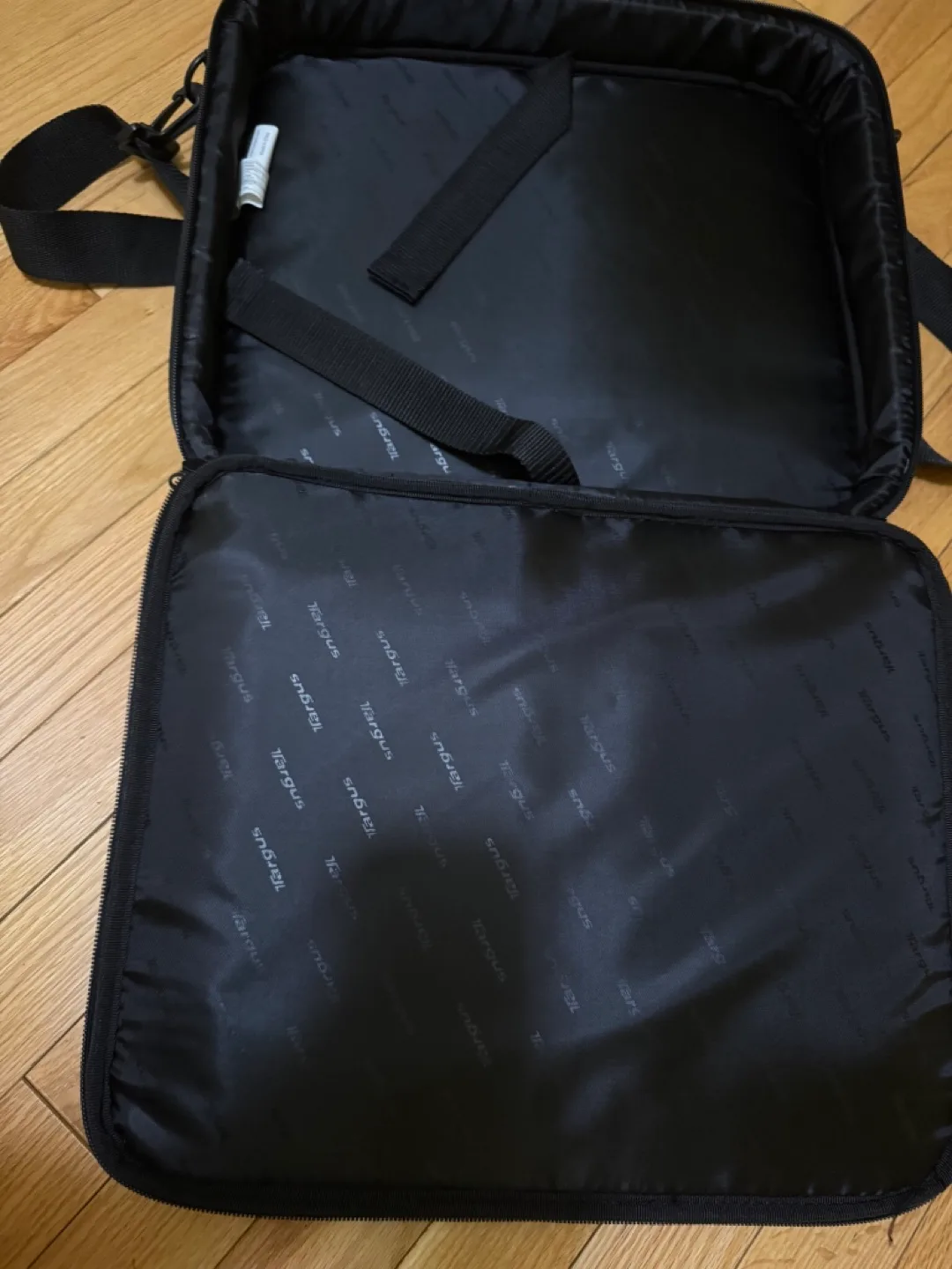 Targus 15.6" Laptop Case 💚 image indicator(3)