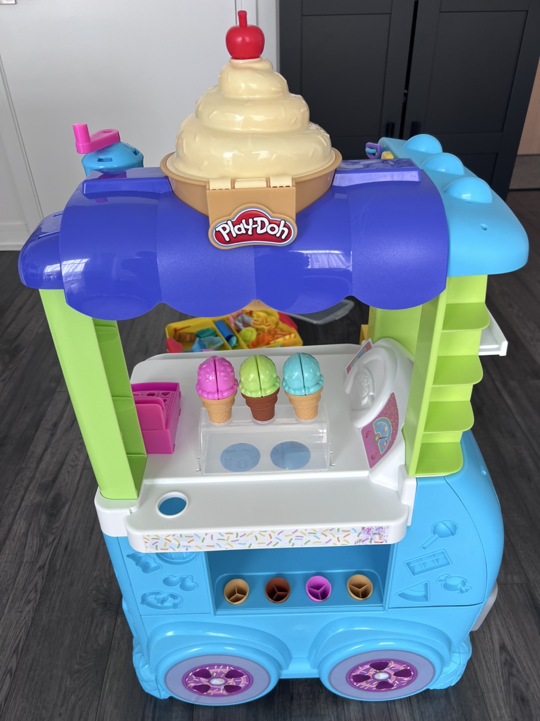 Play-Doh Ice Cream Cart Playset with Accessories