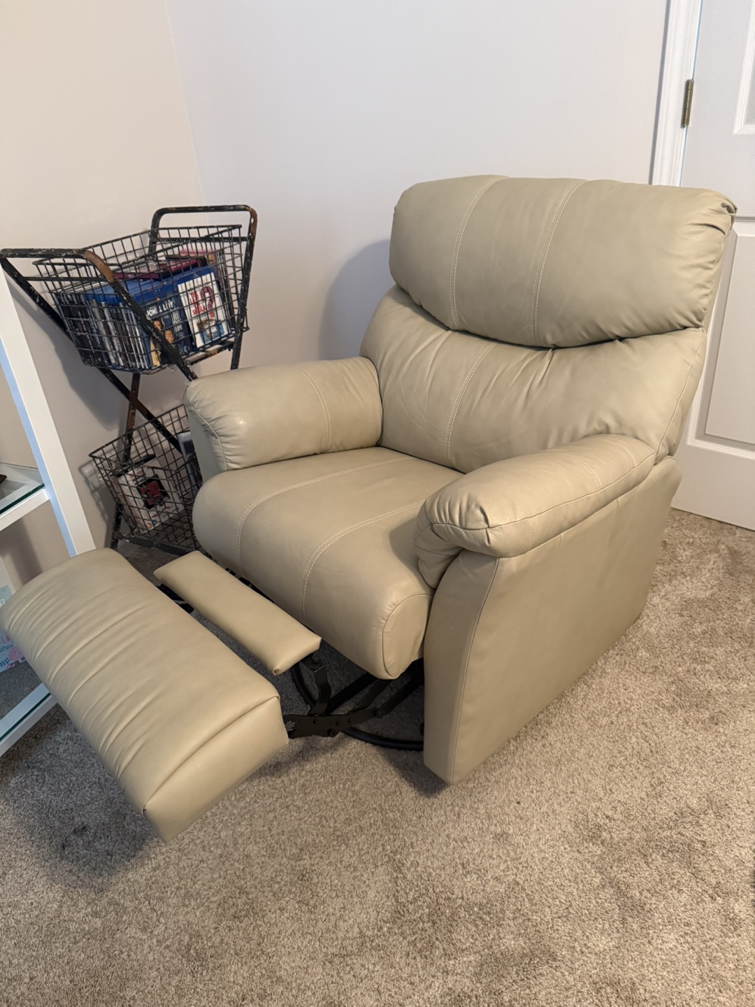 Beige Leather Recliner - photo 4