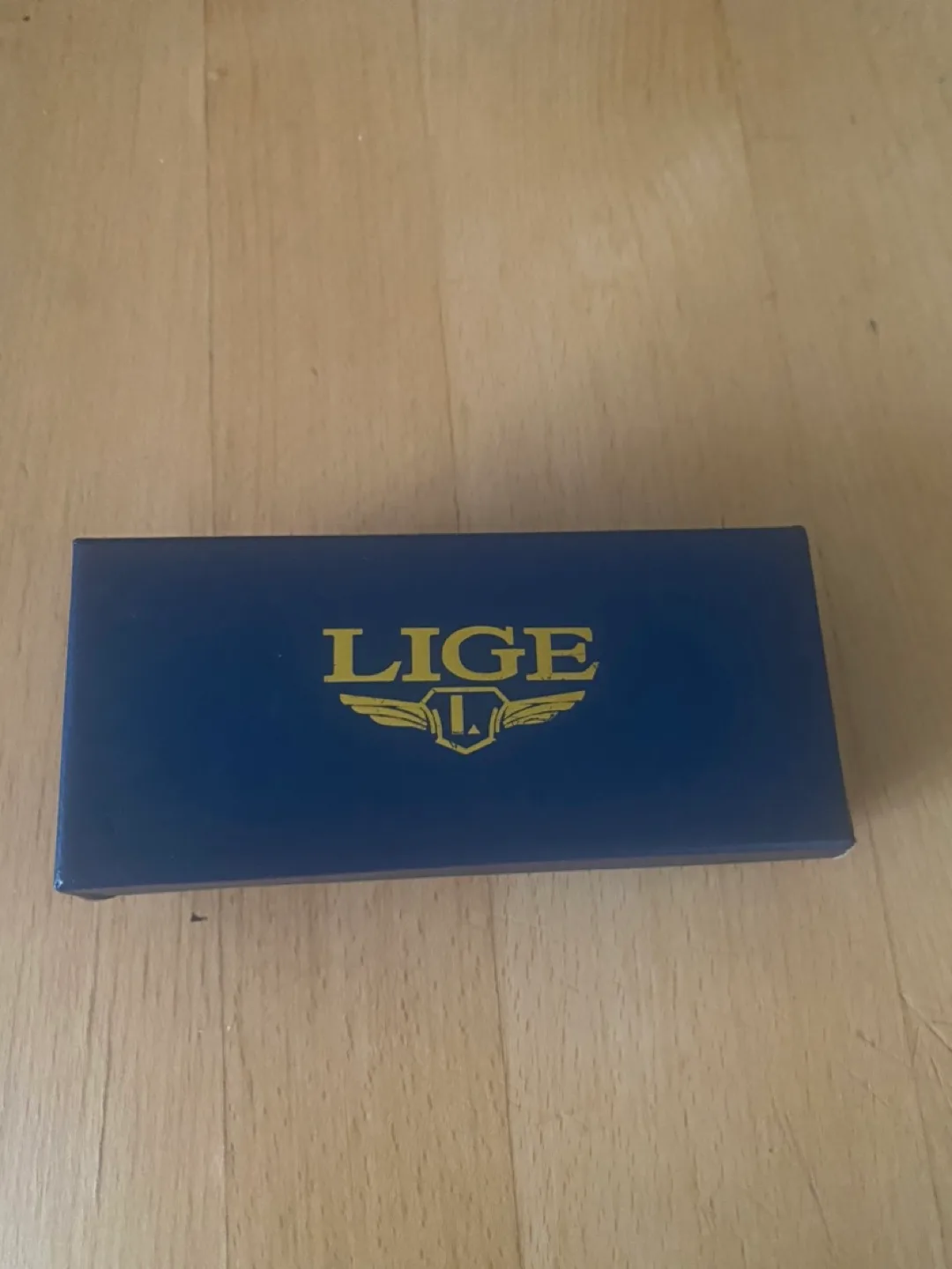 LIGE Men's Red Silicone Band Watch image indicator(2)