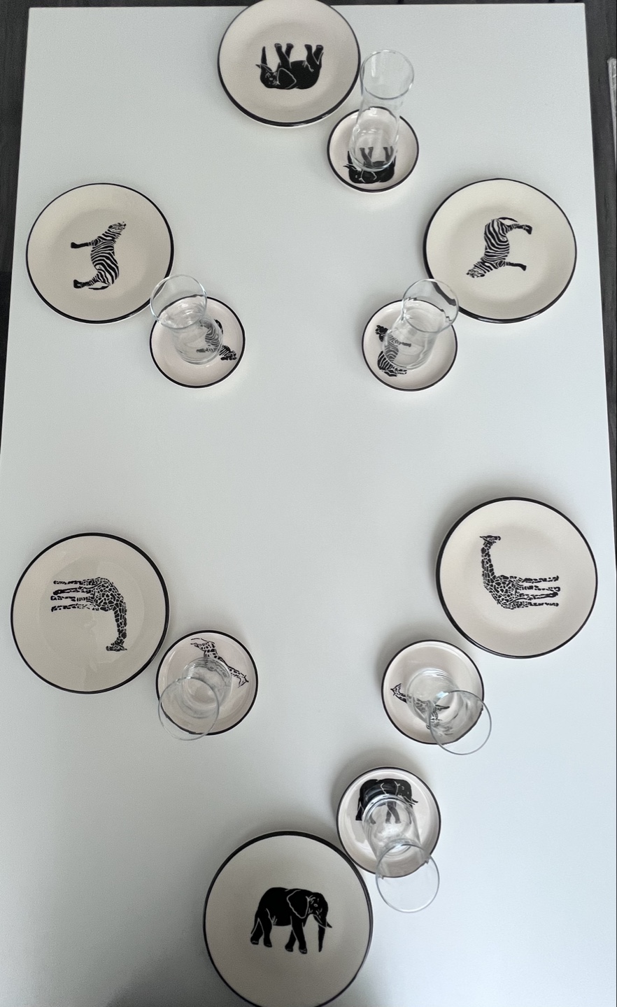 Set of six animal-themed plates and saucers - photo 3