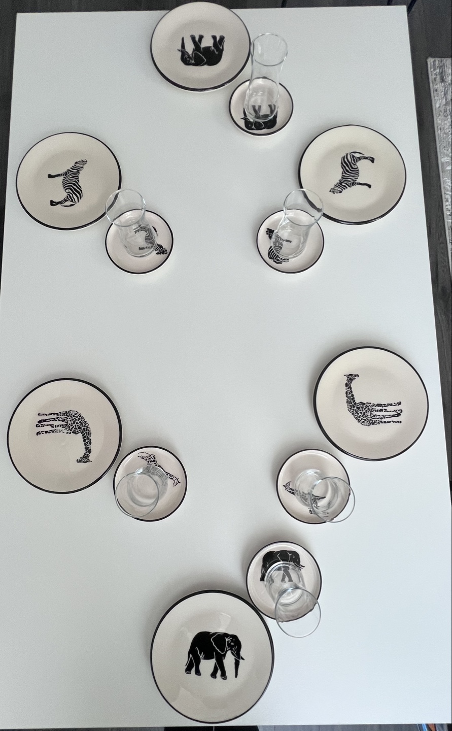 Set of six animal-themed plates and saucers - photo 2