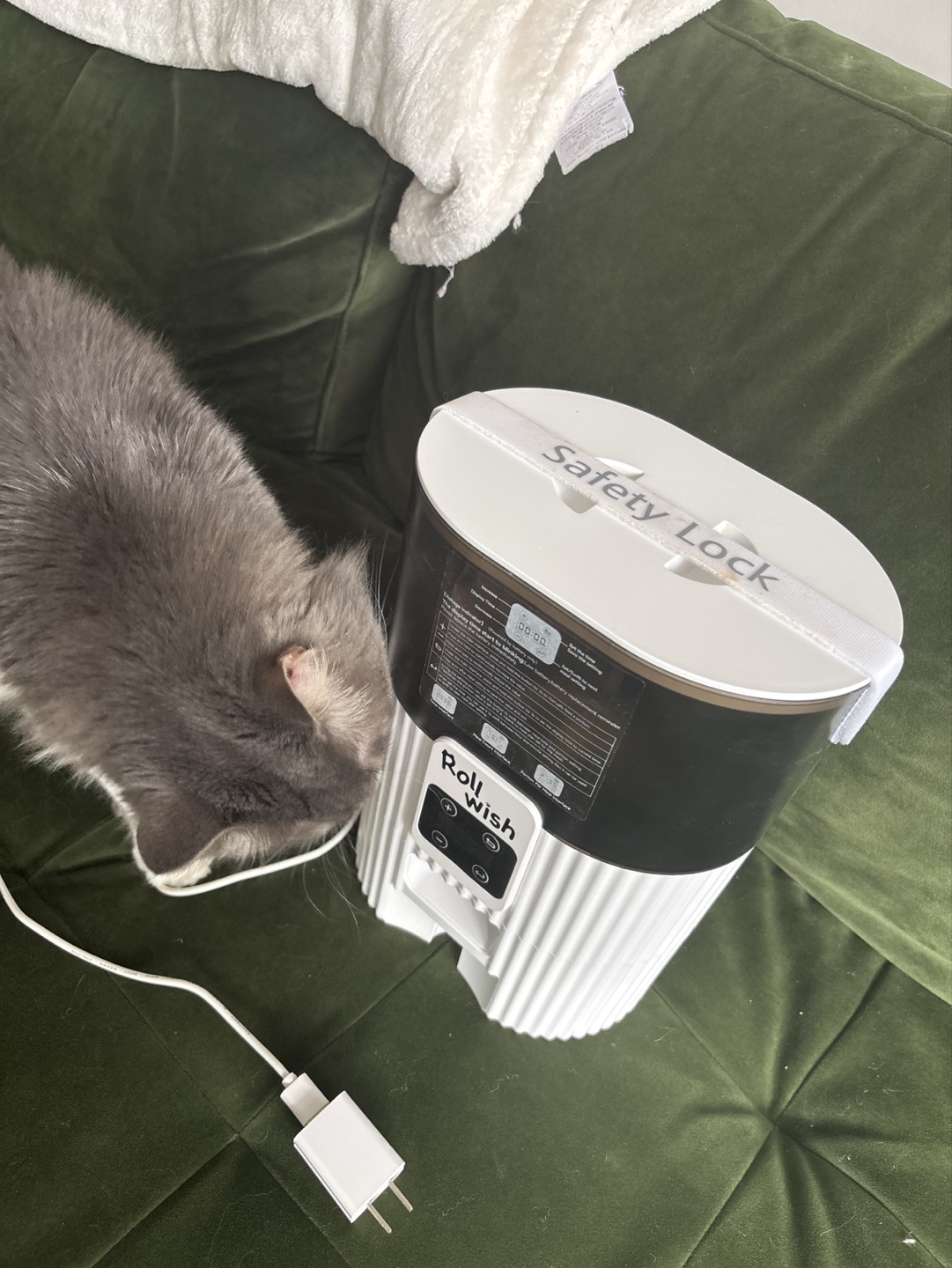 Roll Wish Automatic Pet Feeder - photo 3