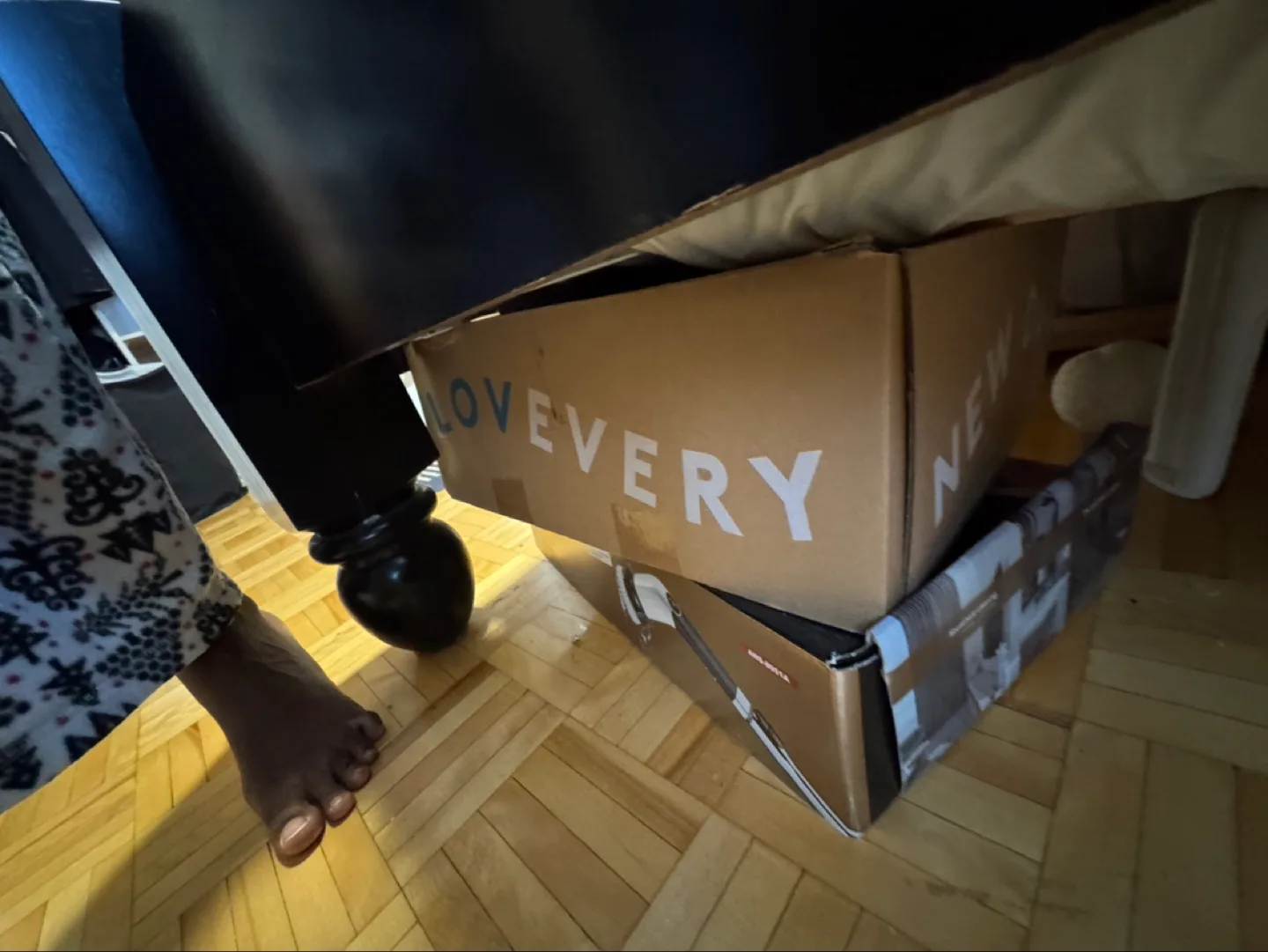 💚Queen Poster Bed Frame without Mattress or Bed Rails image indicator(2)