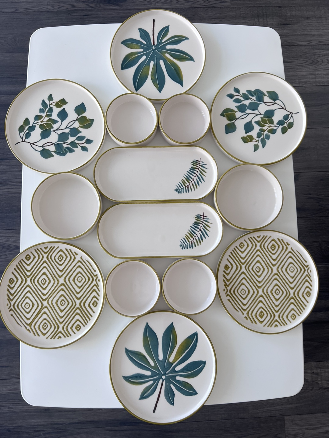 Unique Tropical-themed Ceramic Dinnerware Set