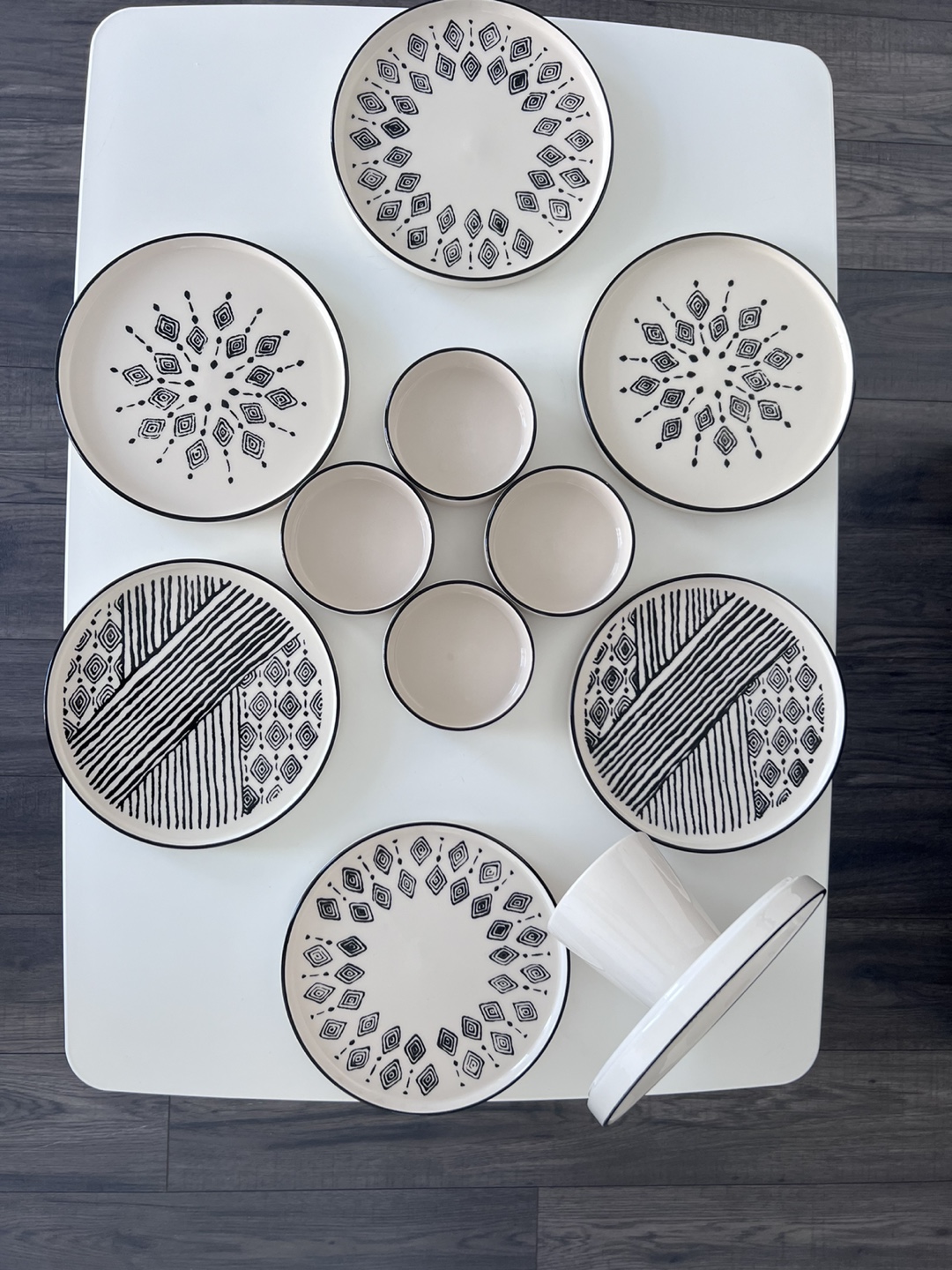 Modern Ceramic Serving Set - Black and White Pattern