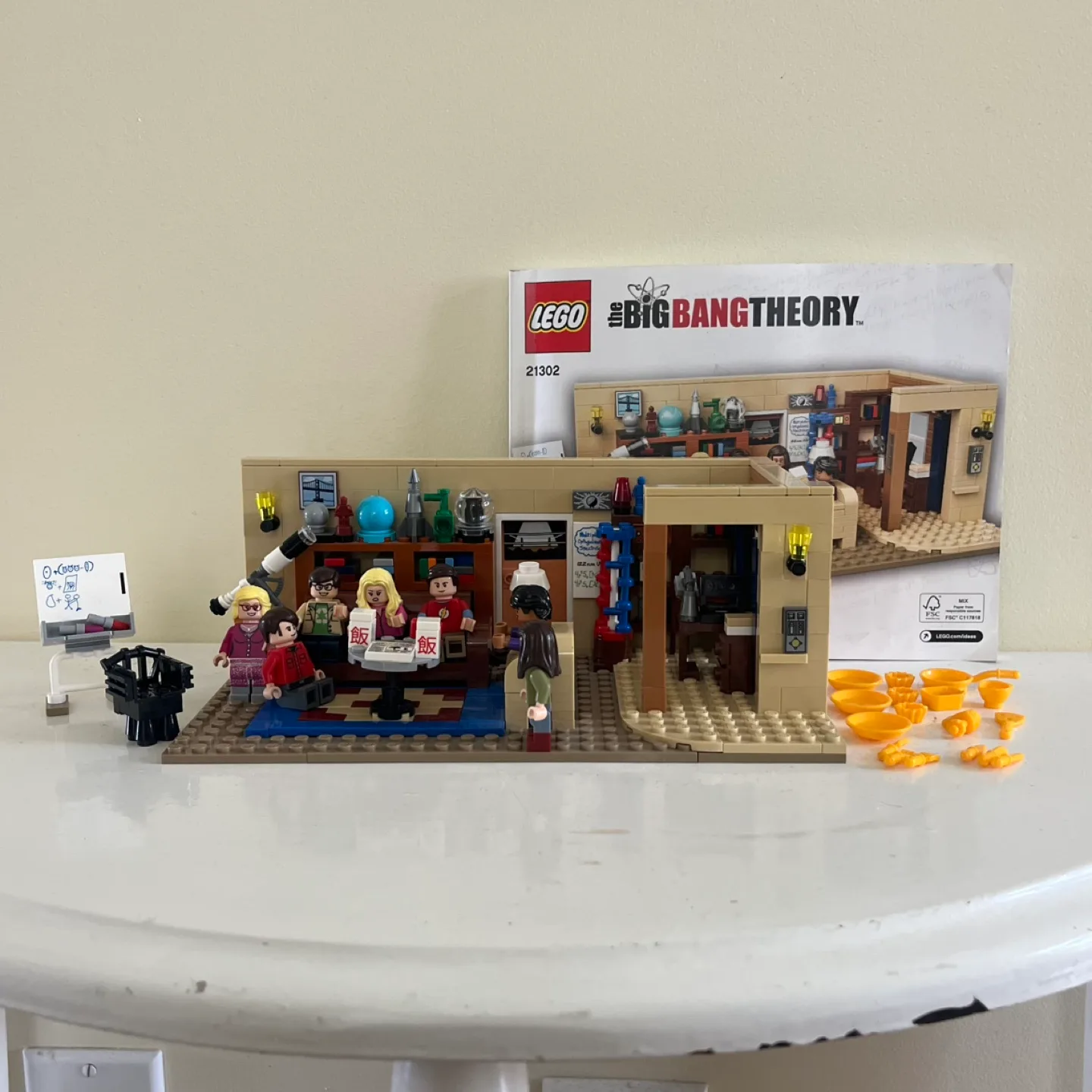 Retired LEGO Big Bang Theory Apartment Set 21302 image indicator(5)