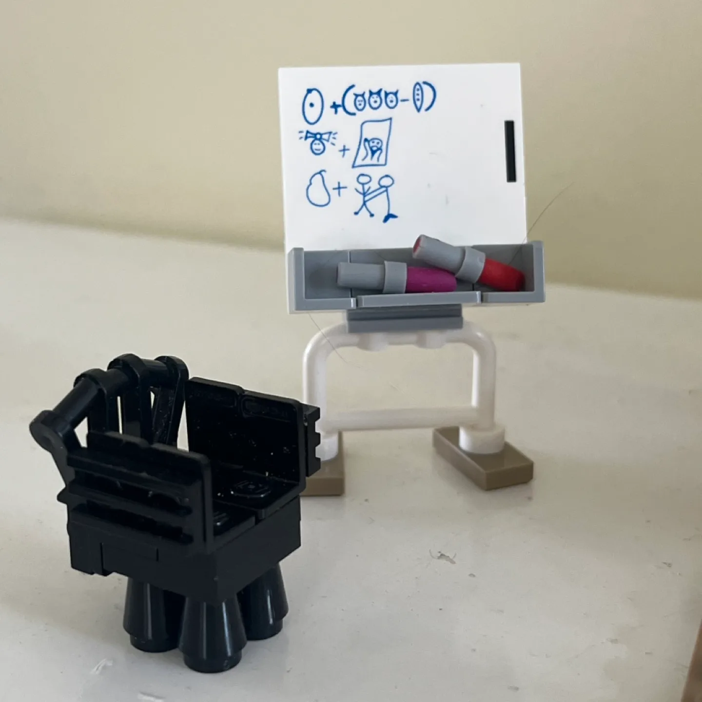 Retired LEGO Big Bang Theory Apartment Set 21302 image indicator(2)