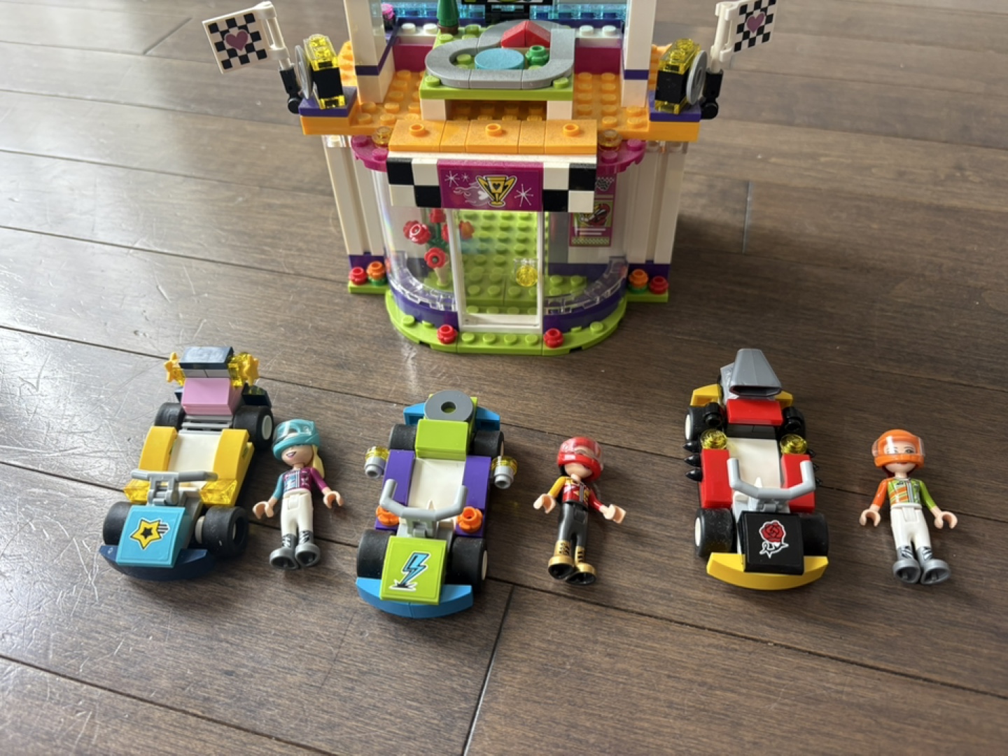 LEGO Friends 41348 Heartlake City Racing Cars