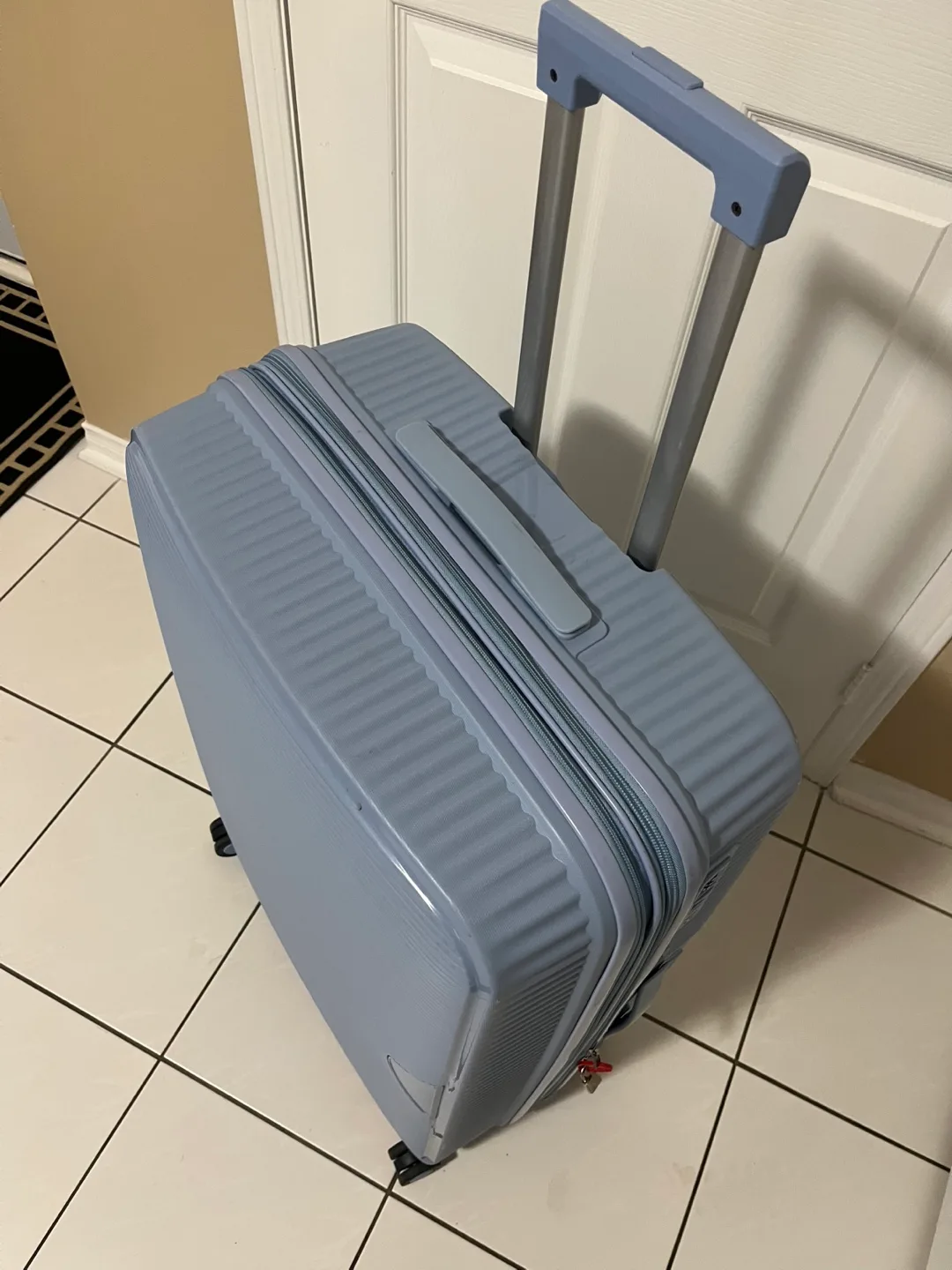 Large Hardshell Spinner Suitcase image indicator(4)
