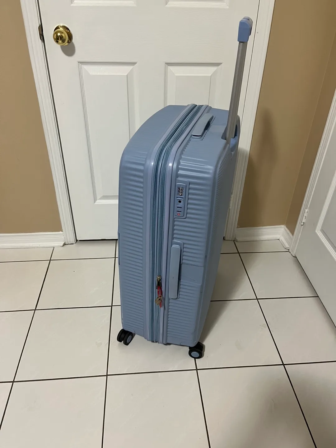 Large Hardshell Spinner Suitcase image indicator(3)