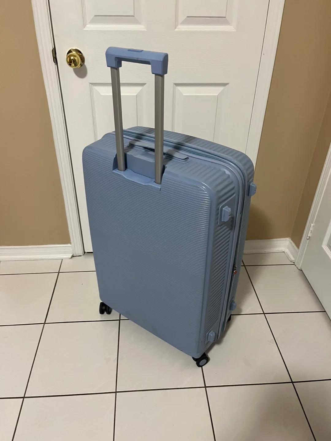 Large Hardshell Spinner Suitcase thumbnail