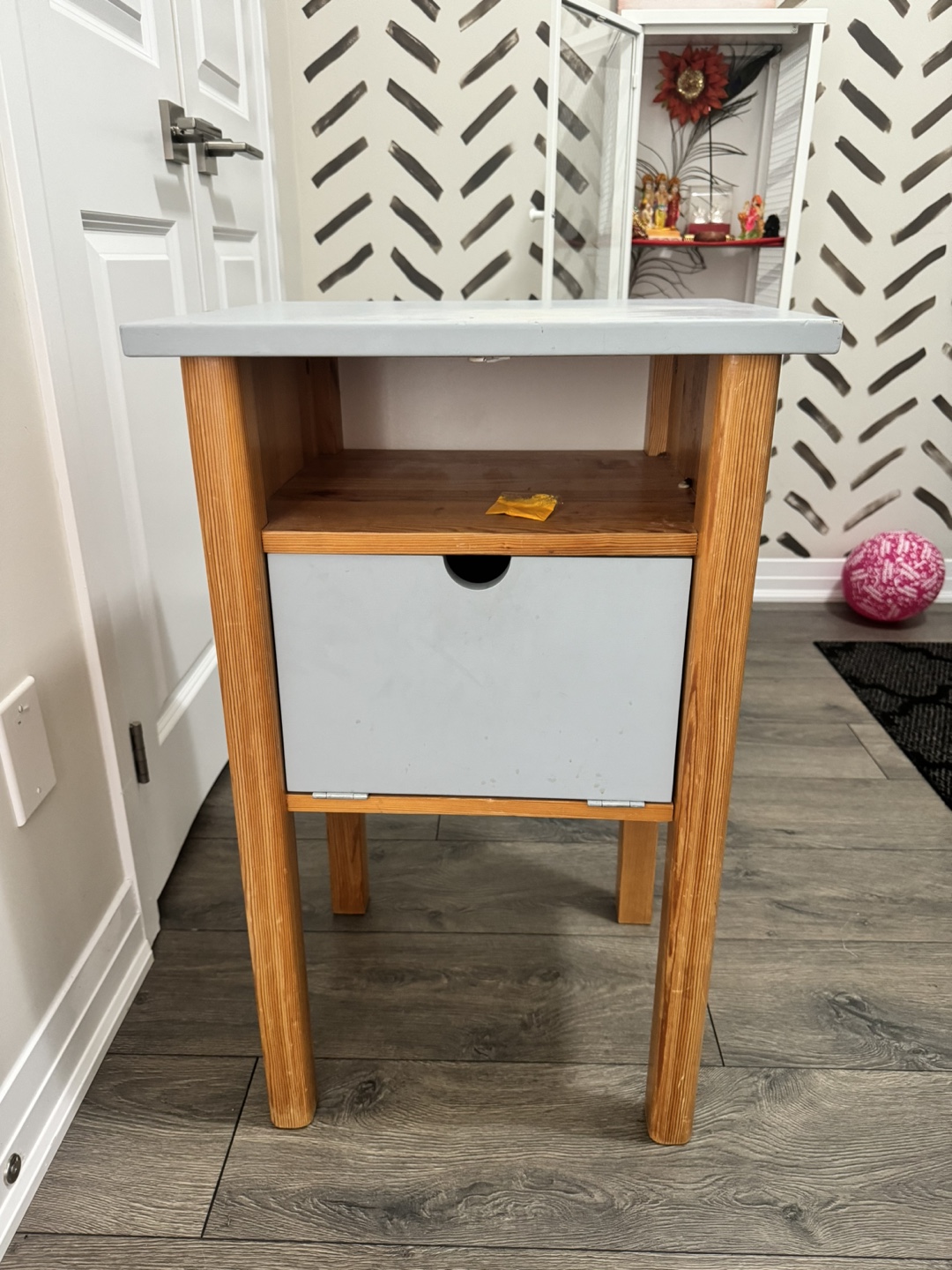Small wooden table with drawer - photo 3