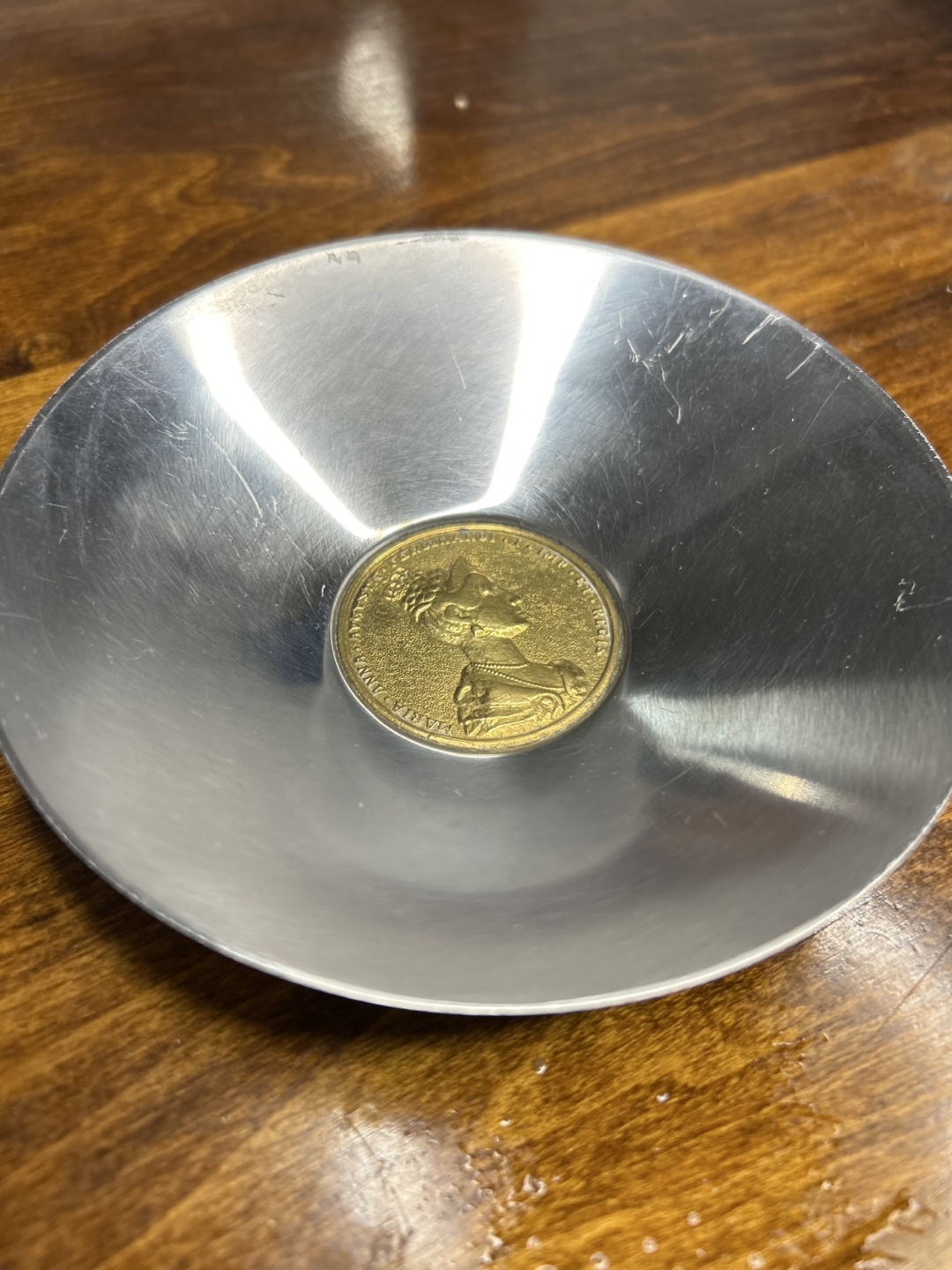 Vintage Souvenir Dish with Queen Elizabeth II Coin - photo 2