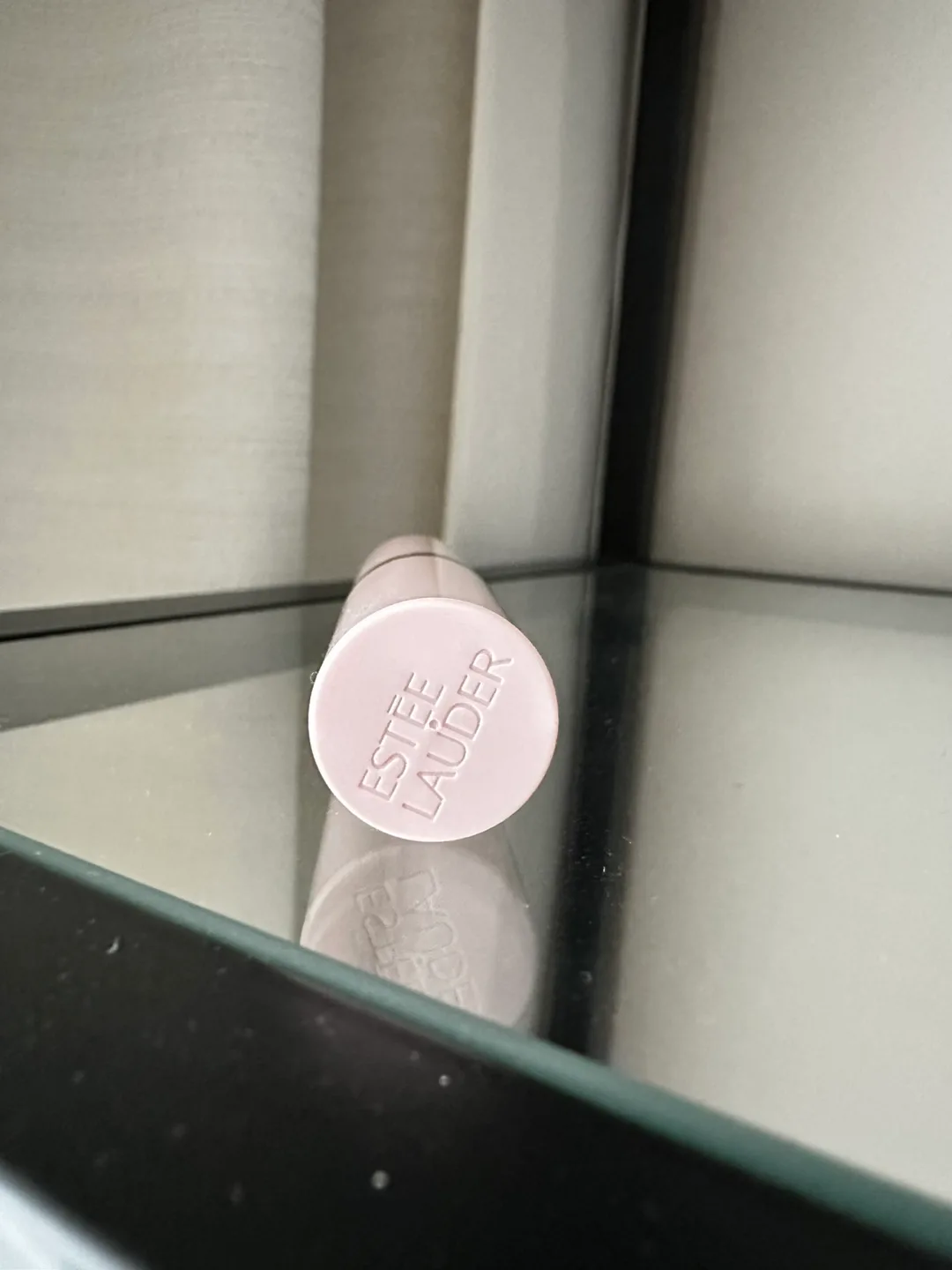 Estée Lauder lipstick image indicator(4)