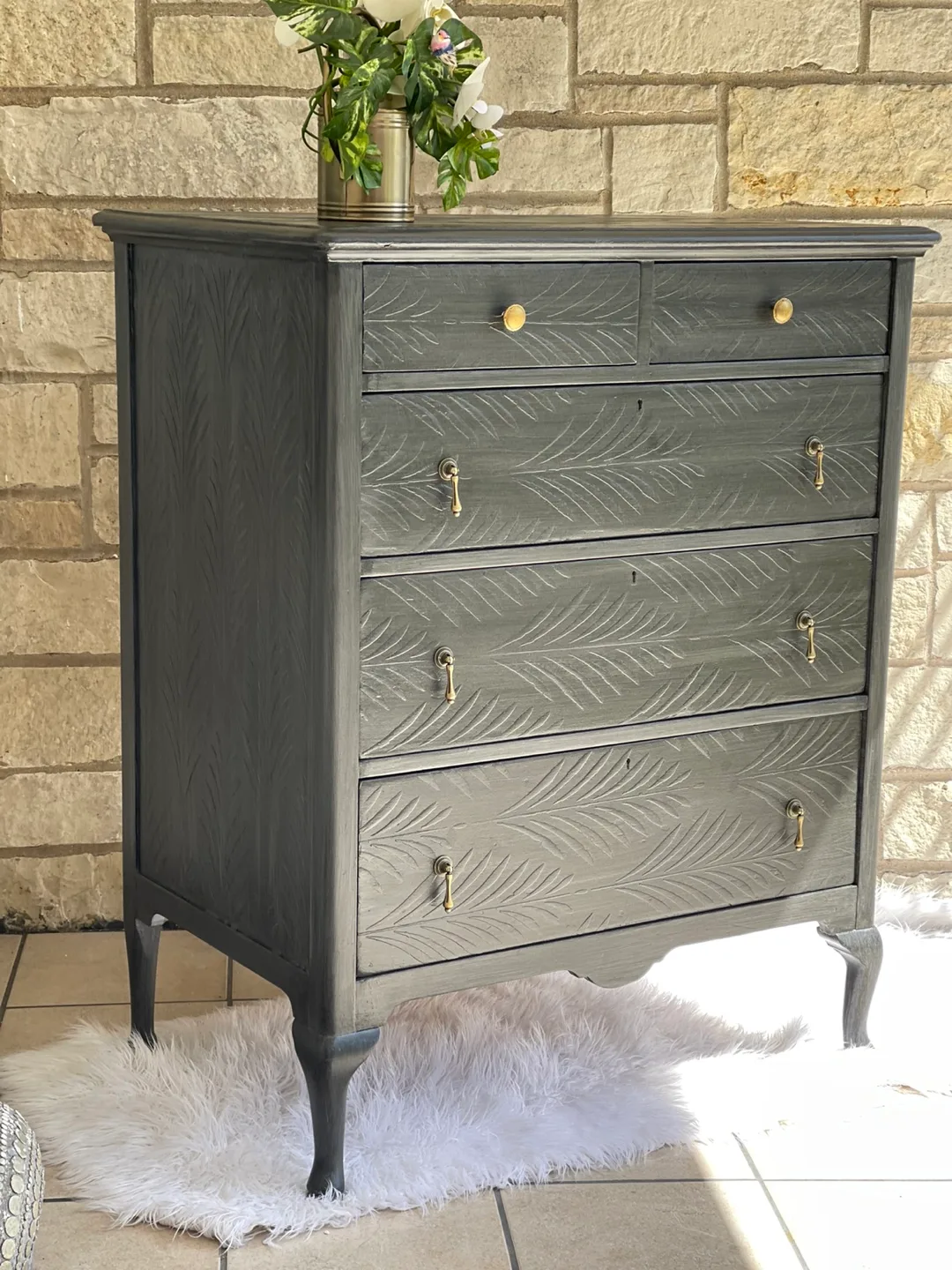 Vintage Beautiful 5 drawers dresser Brushed Gray/Gold image indicator(2)