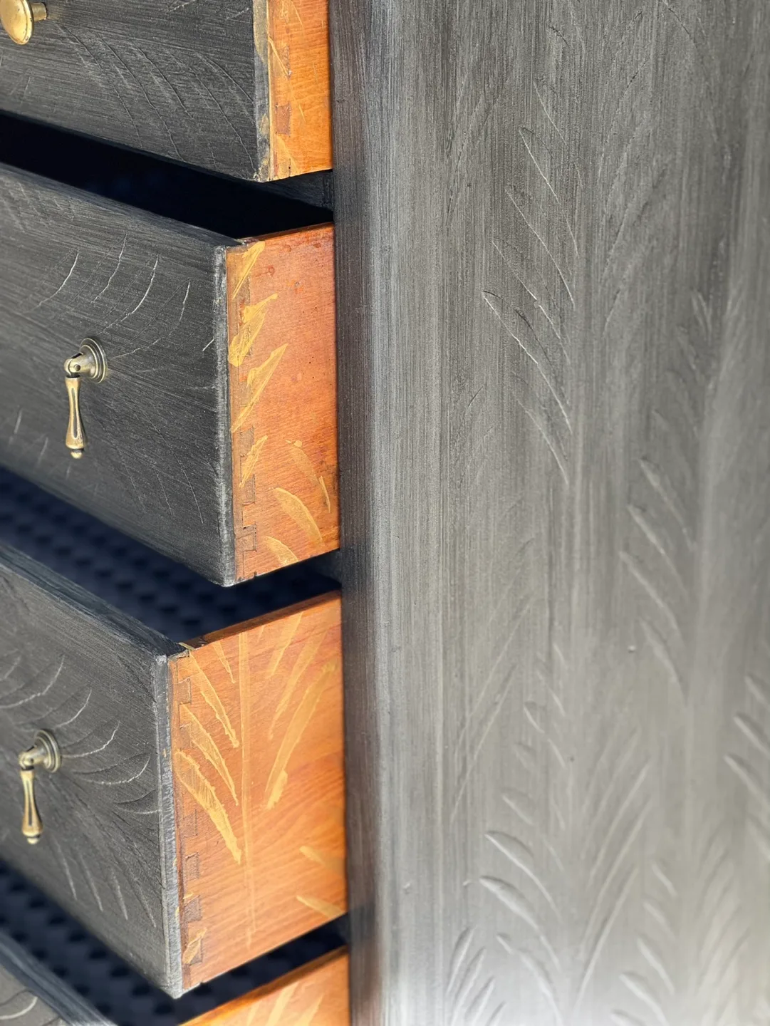 Vintage Beautiful 5 drawers dresser Brushed Gray/Gold image indicator(4)