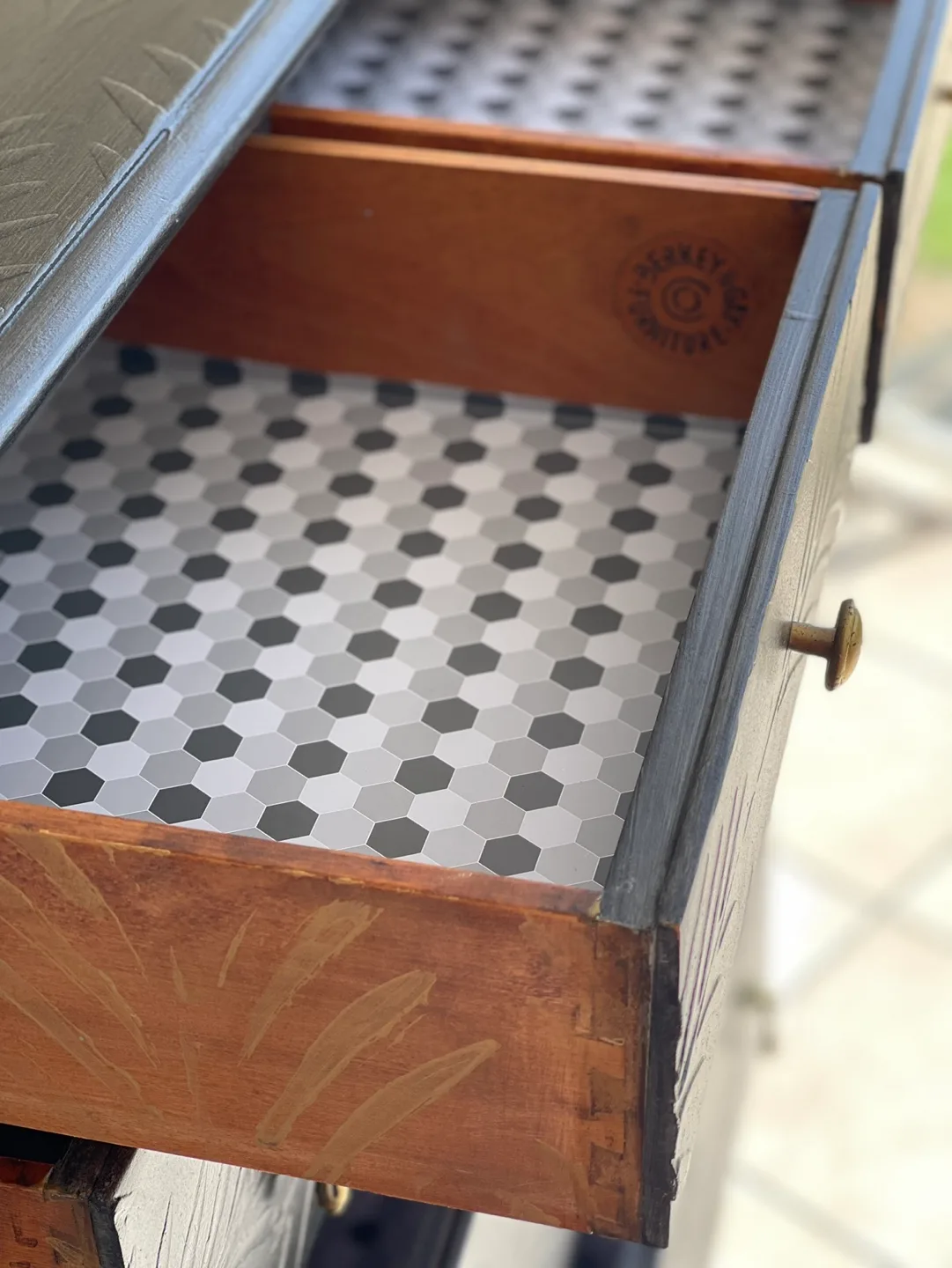 Vintage Beautiful 5 drawers dresser Brushed Gray/Gold image indicator(7)