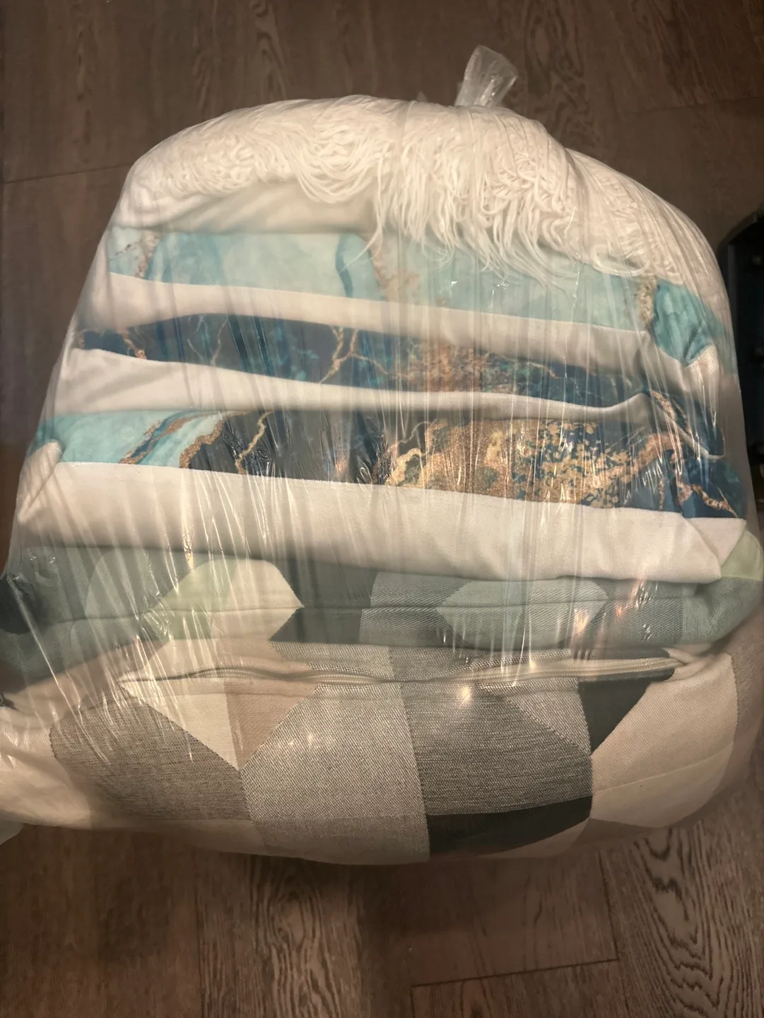 Bundle of Decorative Throw Pillows 💚 thumbnail
