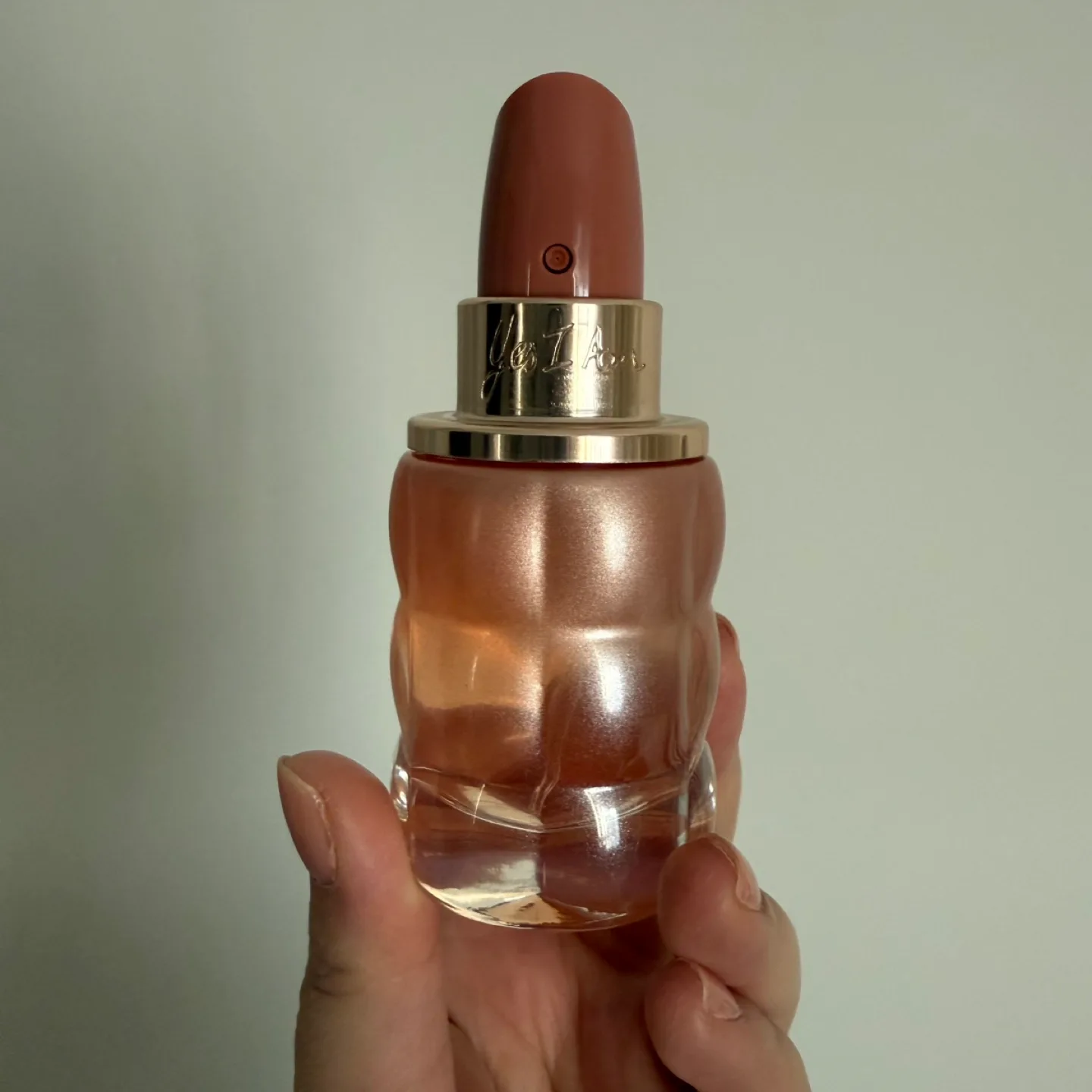 Yes I Am Glorious Cacharel perfume image indicator(2)