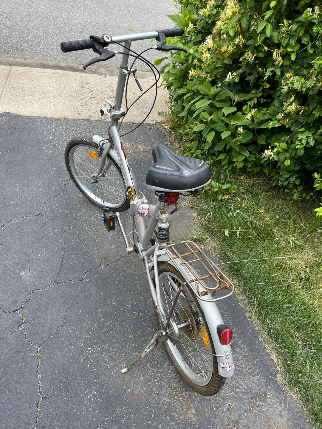 Used Schwinn Zoo Folding Bike image indicator(2)