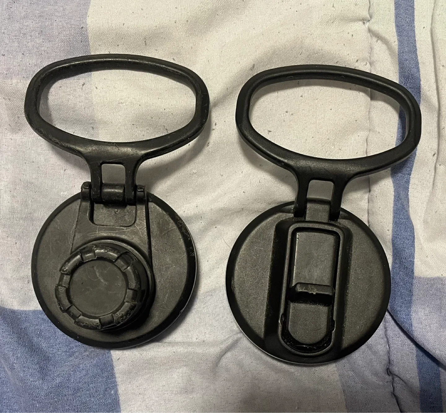 Thermos Flask Water Bottle with Two Lids image indicator(4)