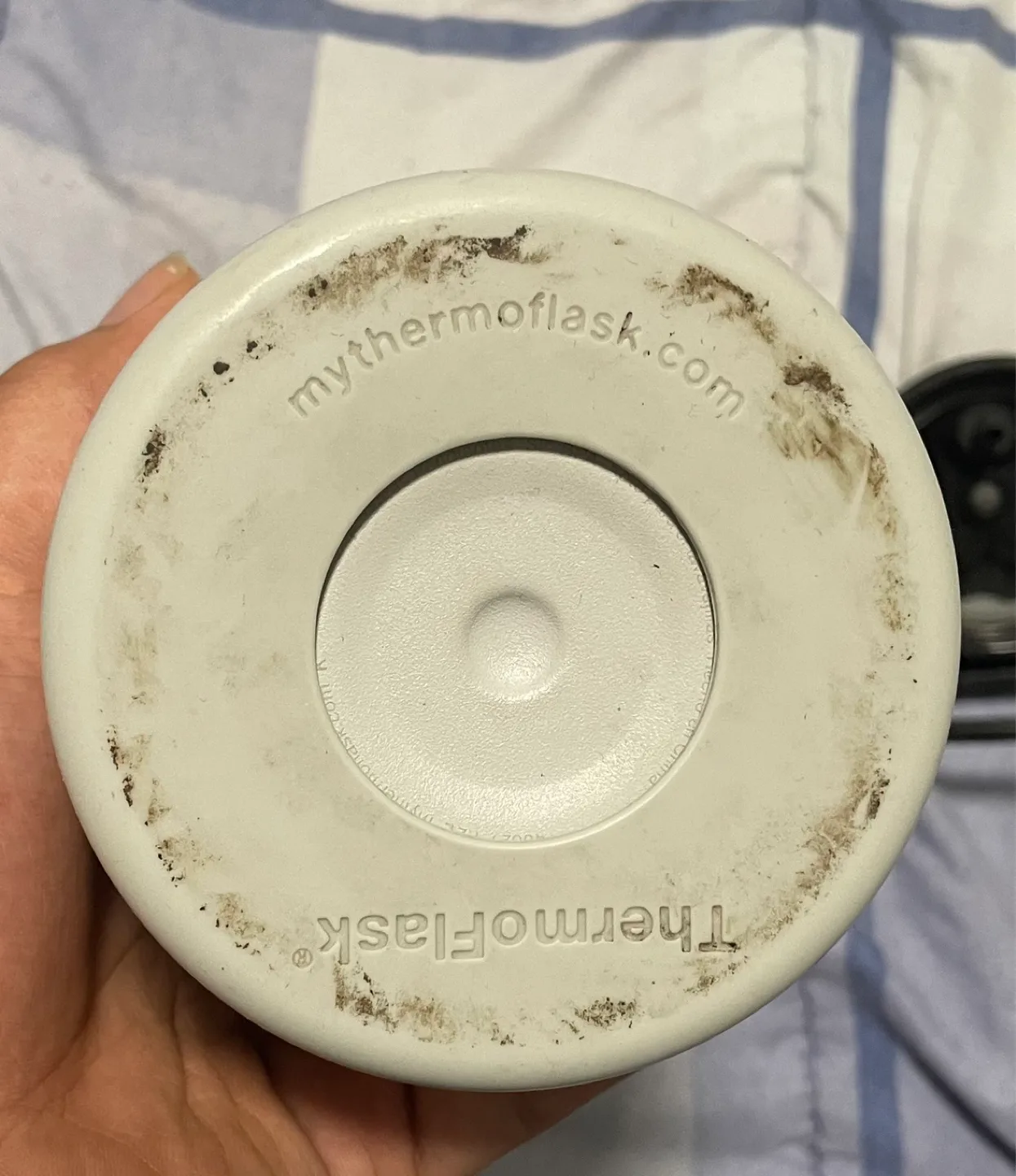 Thermos Flask Water Bottle with Two Lids image indicator(2)